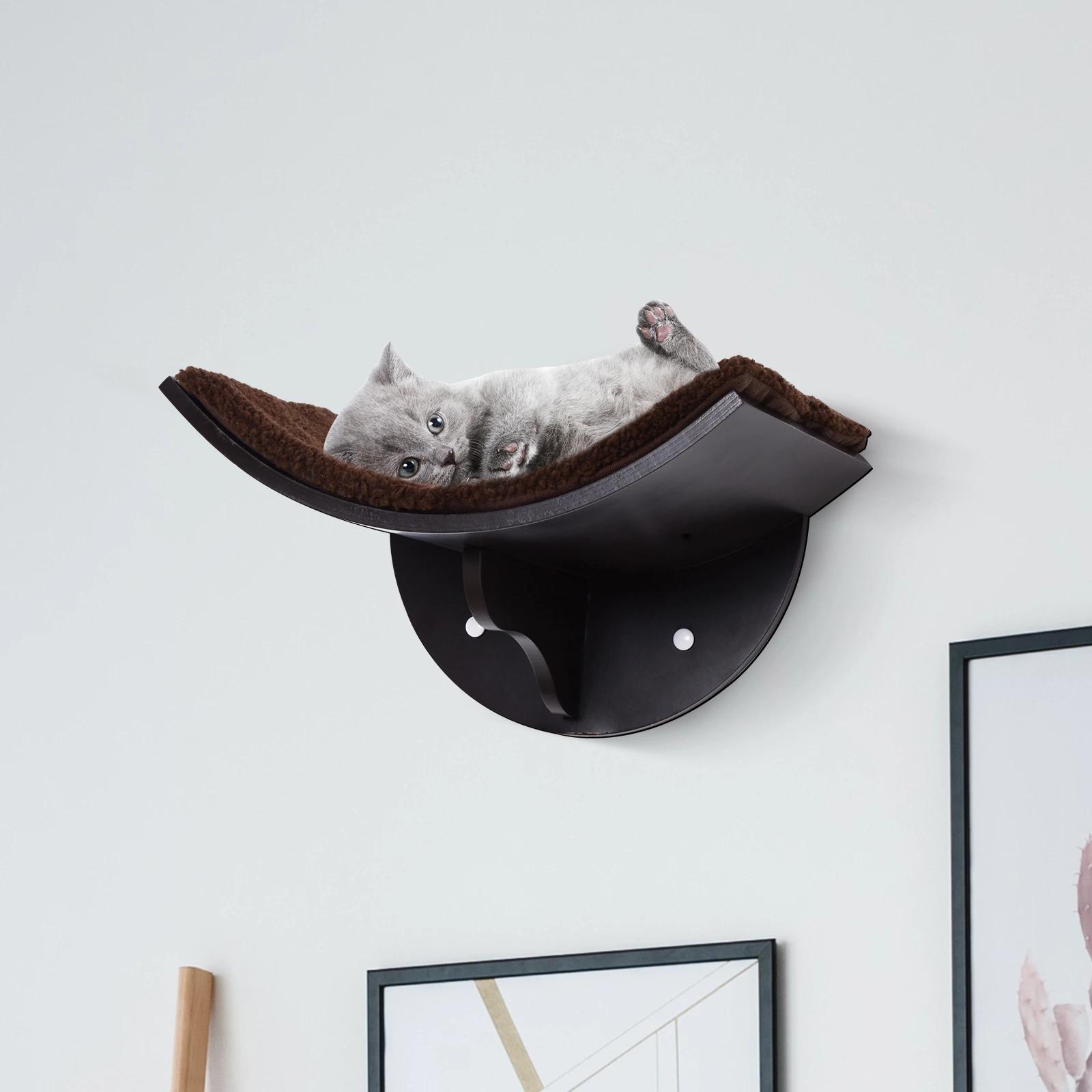 PawHut Kattenplank aan de Muur met Pluchen Bekleding Wandmontage Rust- en Speelplaats voor Huiskatten Max. 4.5 kg Bruin 41x28x21 cm | Aosom.nl