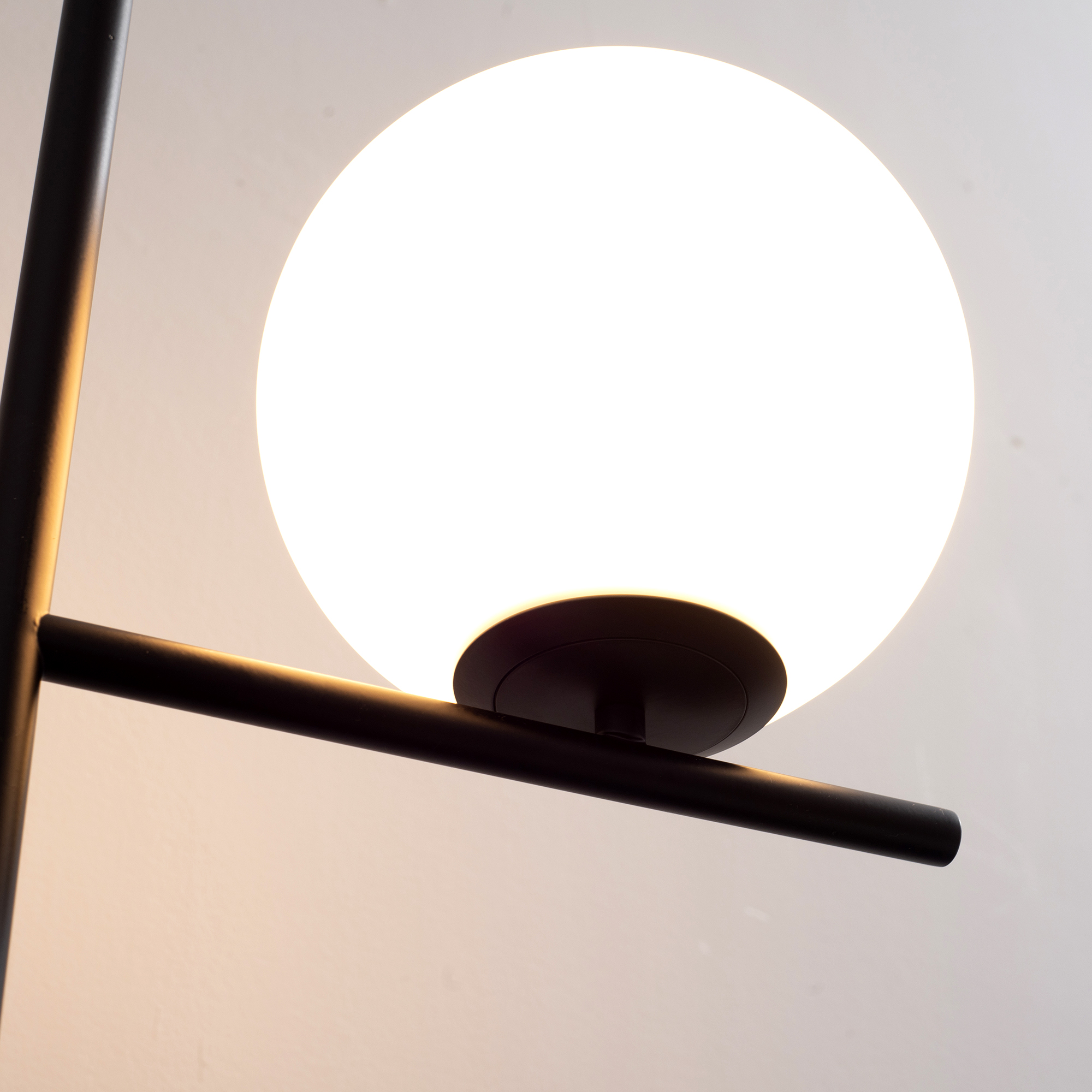 HOMCOM Modern Floor Lamp Metal Frame Sphere Light w/ Pedal Switch Unique Standing Beautiful Furnishing for Home Office Living Room, Black