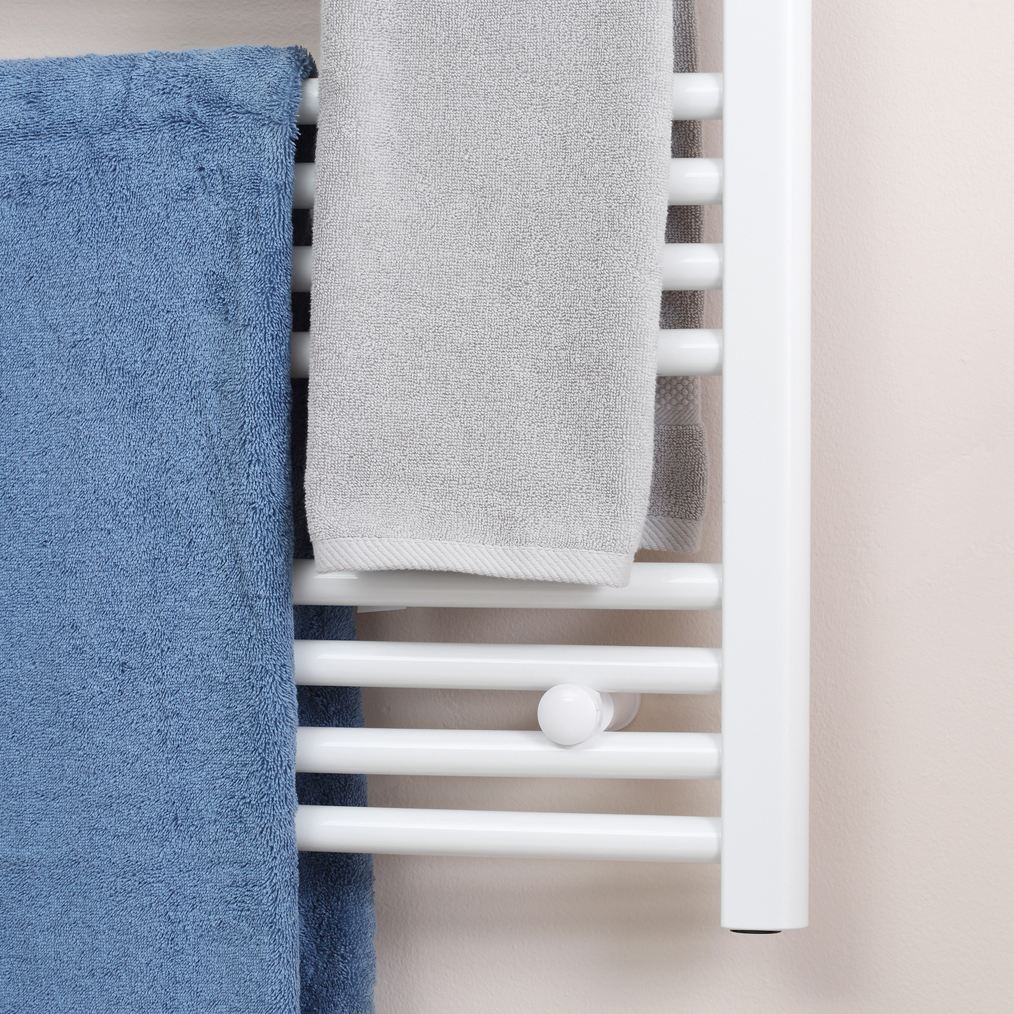 HOMCOM Straight Heated Towel Rail, Hydronic Bathroom Ladder Radiator Towel Warmer For Central Heating 600mm x 700mm, White