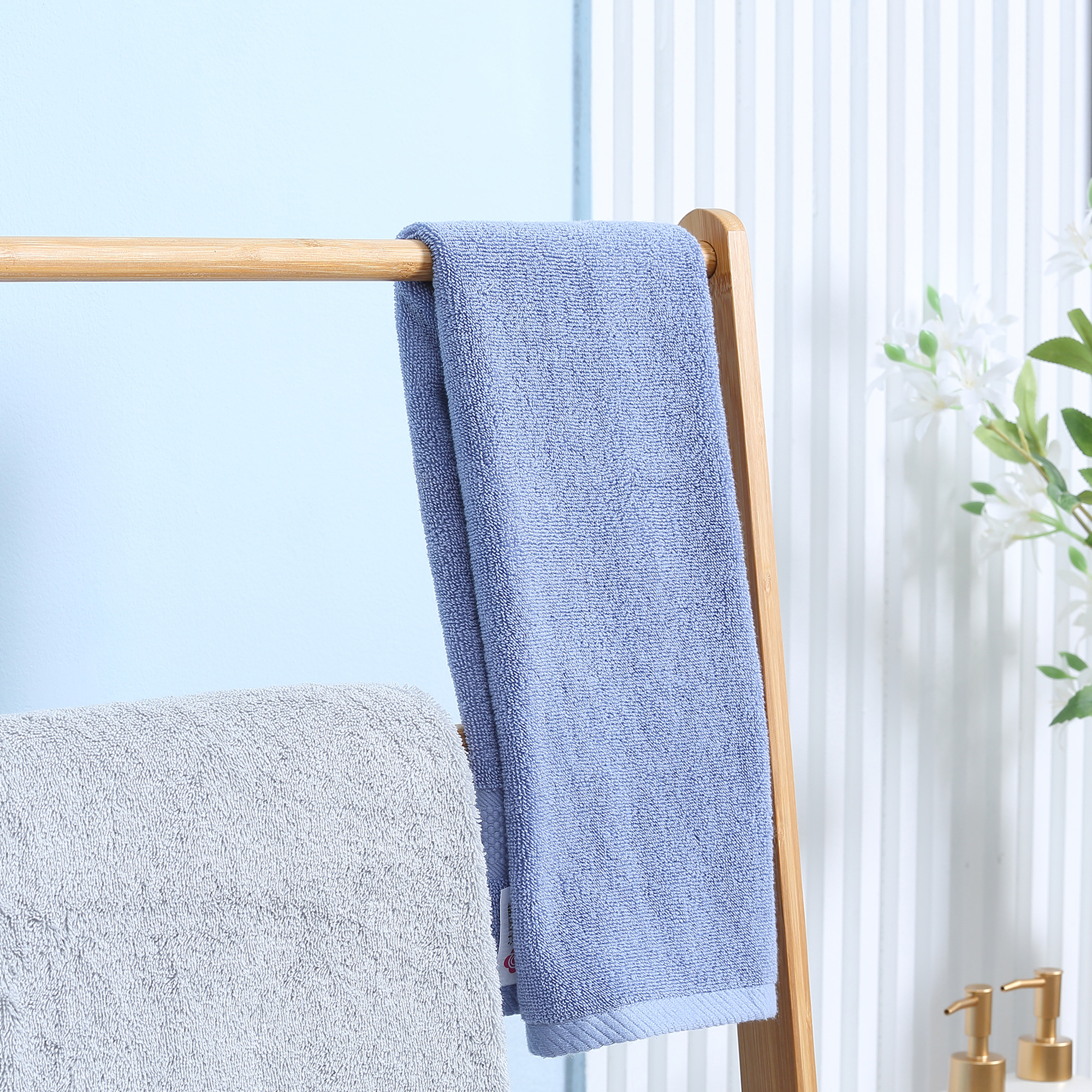Kleankin Bamboo Towel Stand Freestanding with 3 Rails & 3 Shelves, Foldable Towel Holder for Bathroom, Space-Efficient