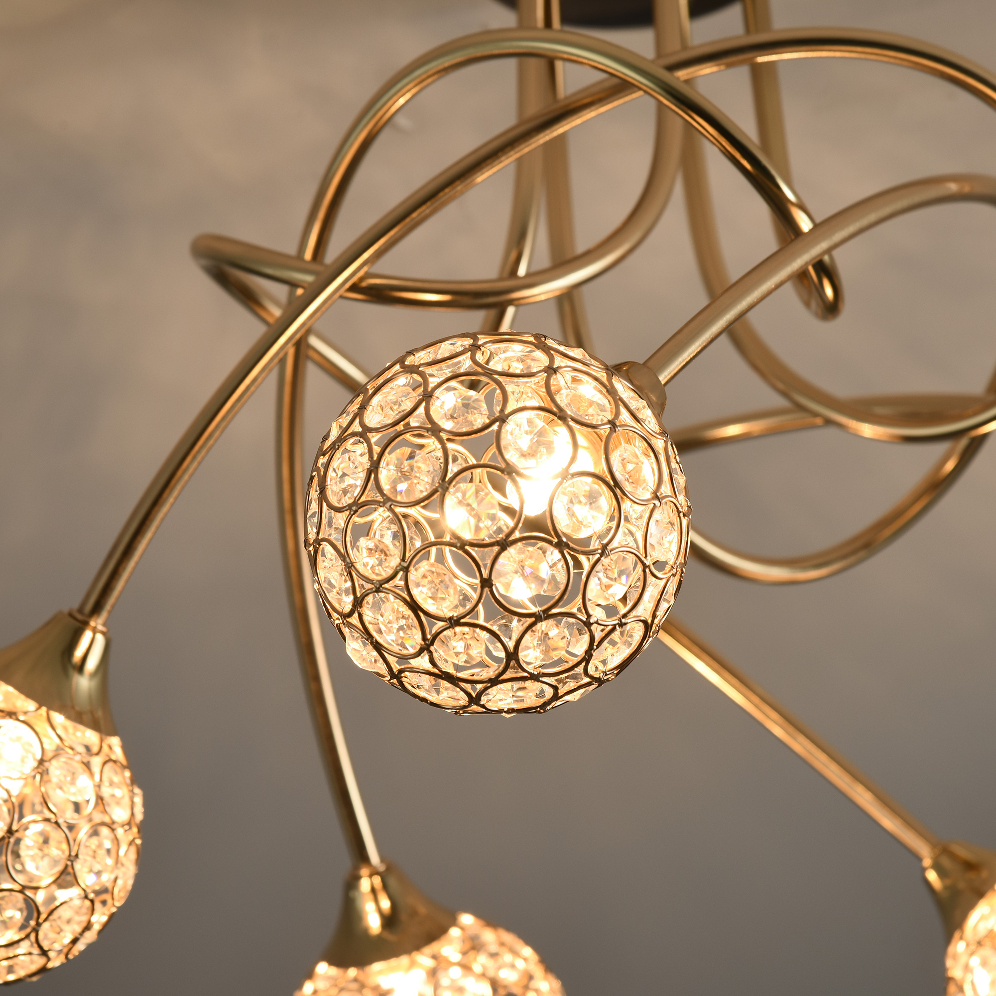 HOMCOM Crystal Chandelier Modern Pendant Light for Living Room with 5 Ball Lampshades 5 G9 Bulbs Required Gold Tone