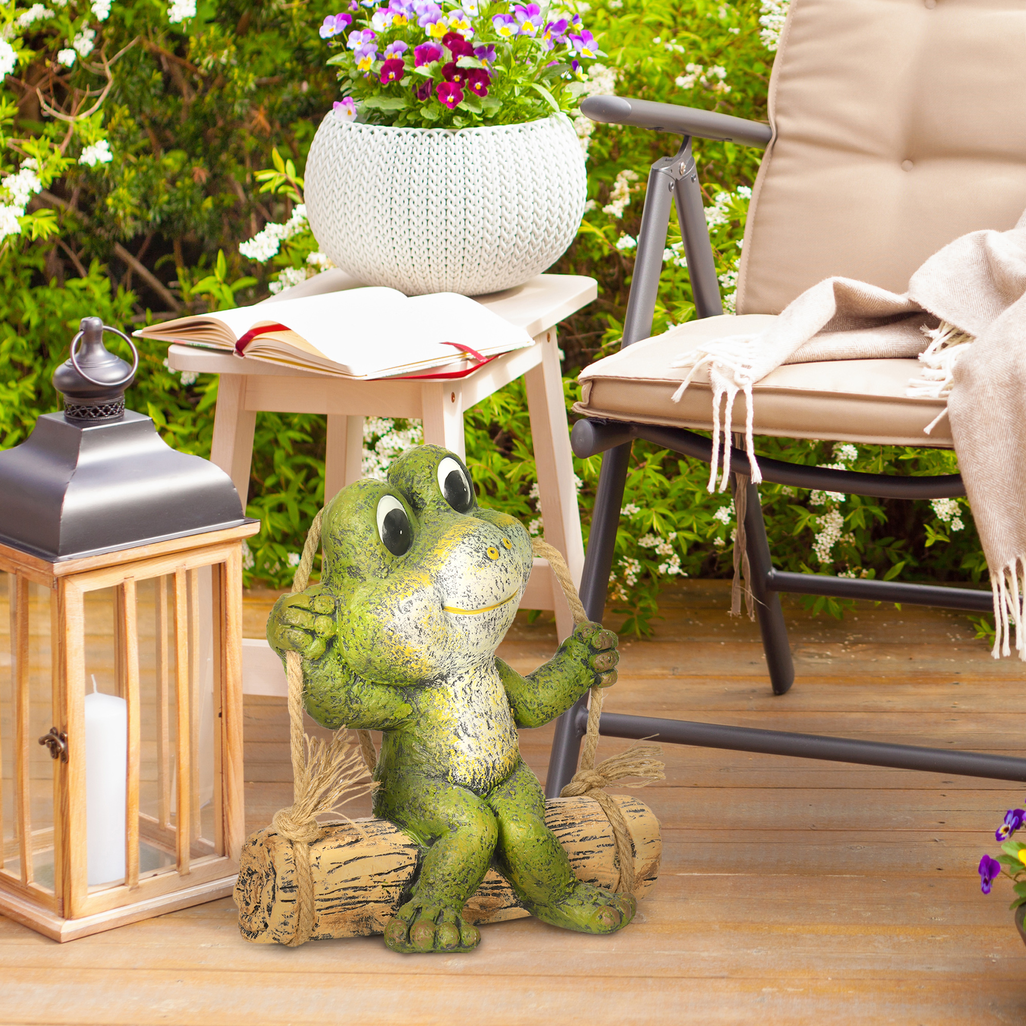Outsunny Hanging GardenÂ Statue, Vivid Frog on Swing Art Sculpture, Outdoor Ornament Home Decoration, Green