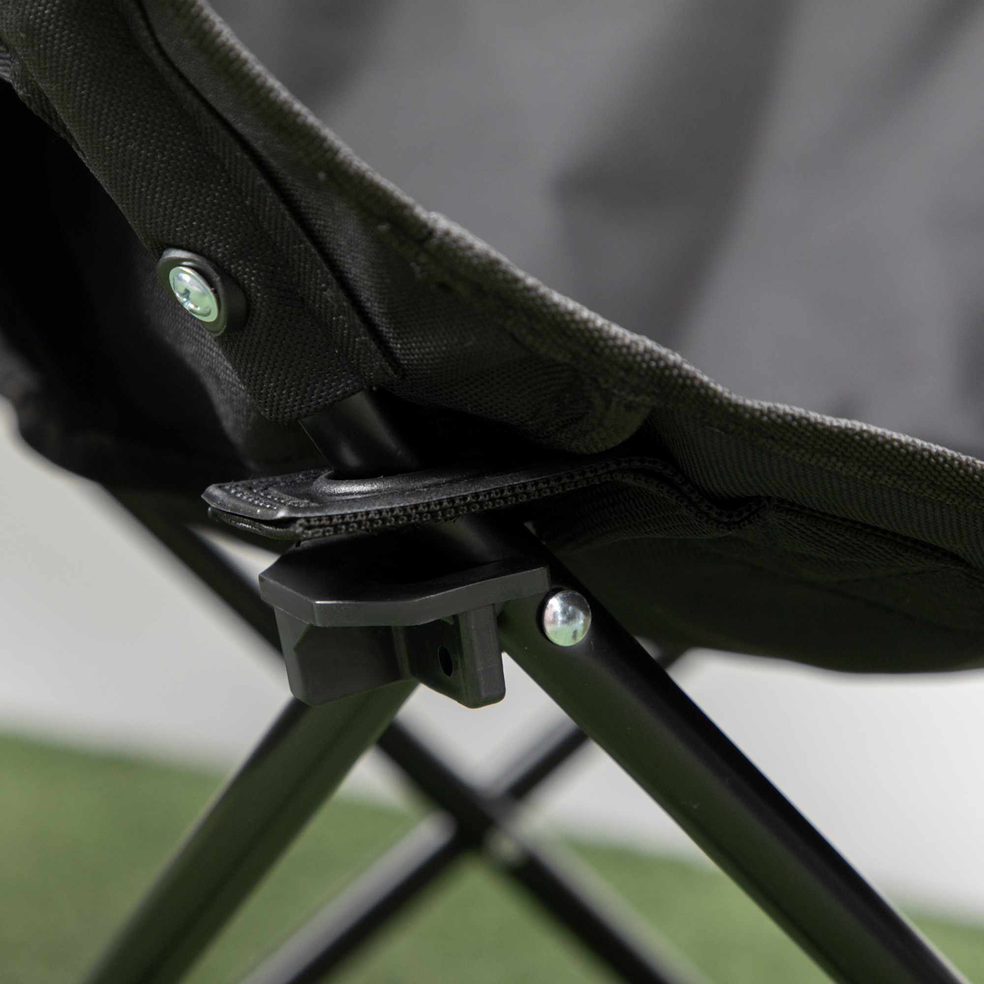 Outsunny Folding Camping Chair, Lightweight with Carry Bag, Storage Pocket, Ideal for Festivals, Fishing, Beach, Hiking, Black