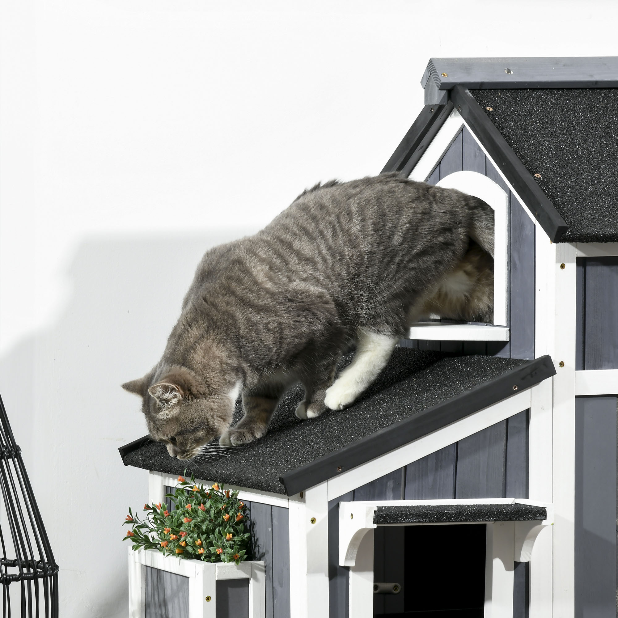 PawHutÂ WoodenÂ CatÂ HouseÂ OutdoorÂ with Flower Pot, 2 Tiers CatÂ ShelterÂ withÂ Window, MultipleÂ Entrances, Water-resistantÂ Roof, Grey