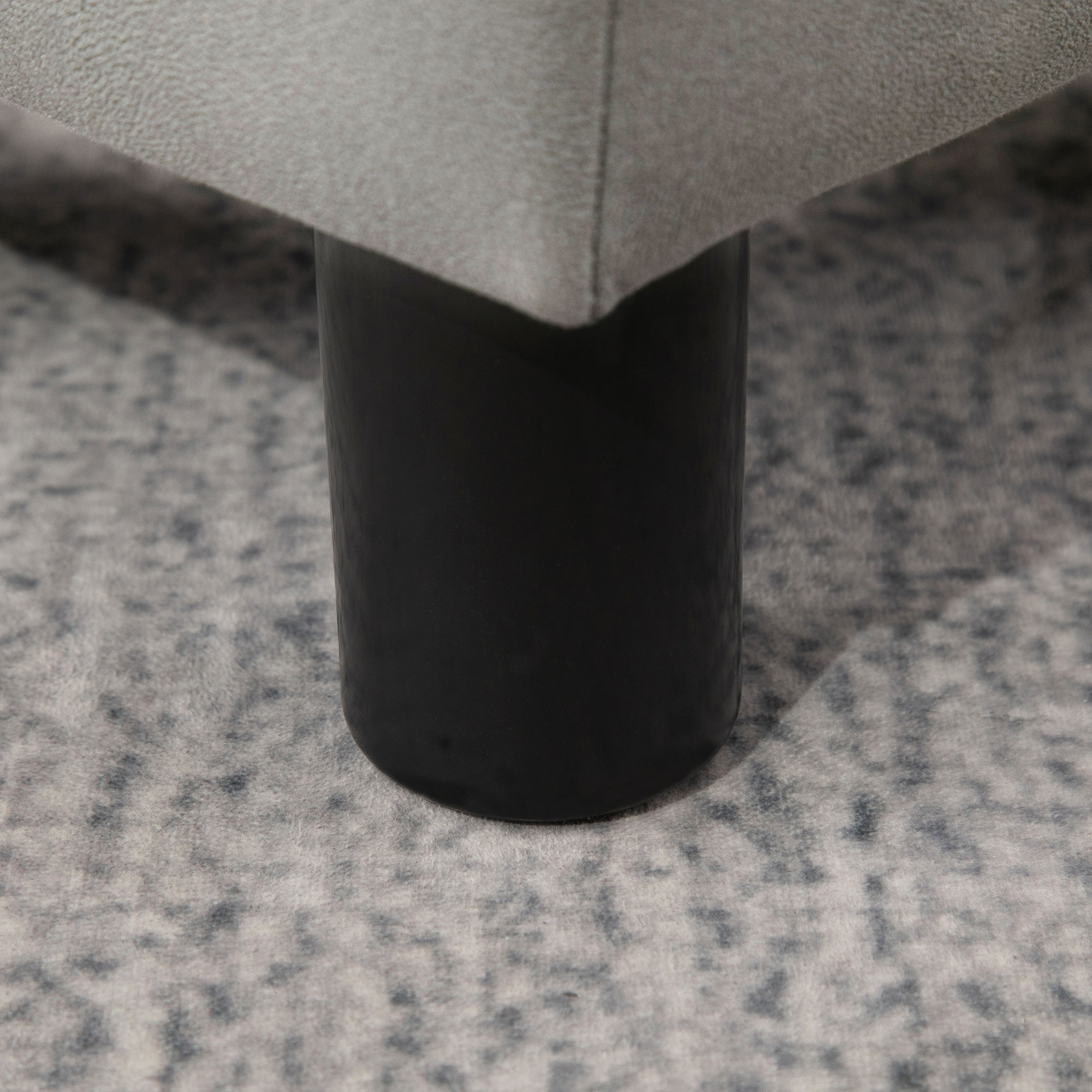 HOMCOM Compact Footstool, Small Foot Rest Chair with Legs for Home Office, 40 x 30 x 24cm, Grey