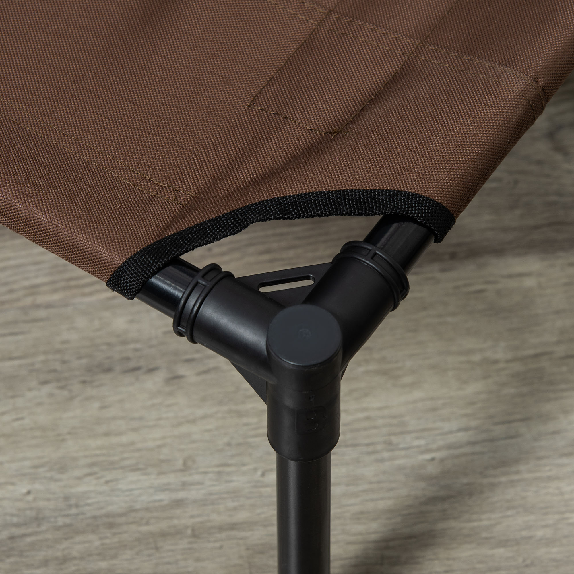 PawHut Elevated Cooling Pet Bed, Portable Raised Dog Cot with Breathable Mesh, Anti-Slip Rubber Feet for Indoor & Outdoor, Brown