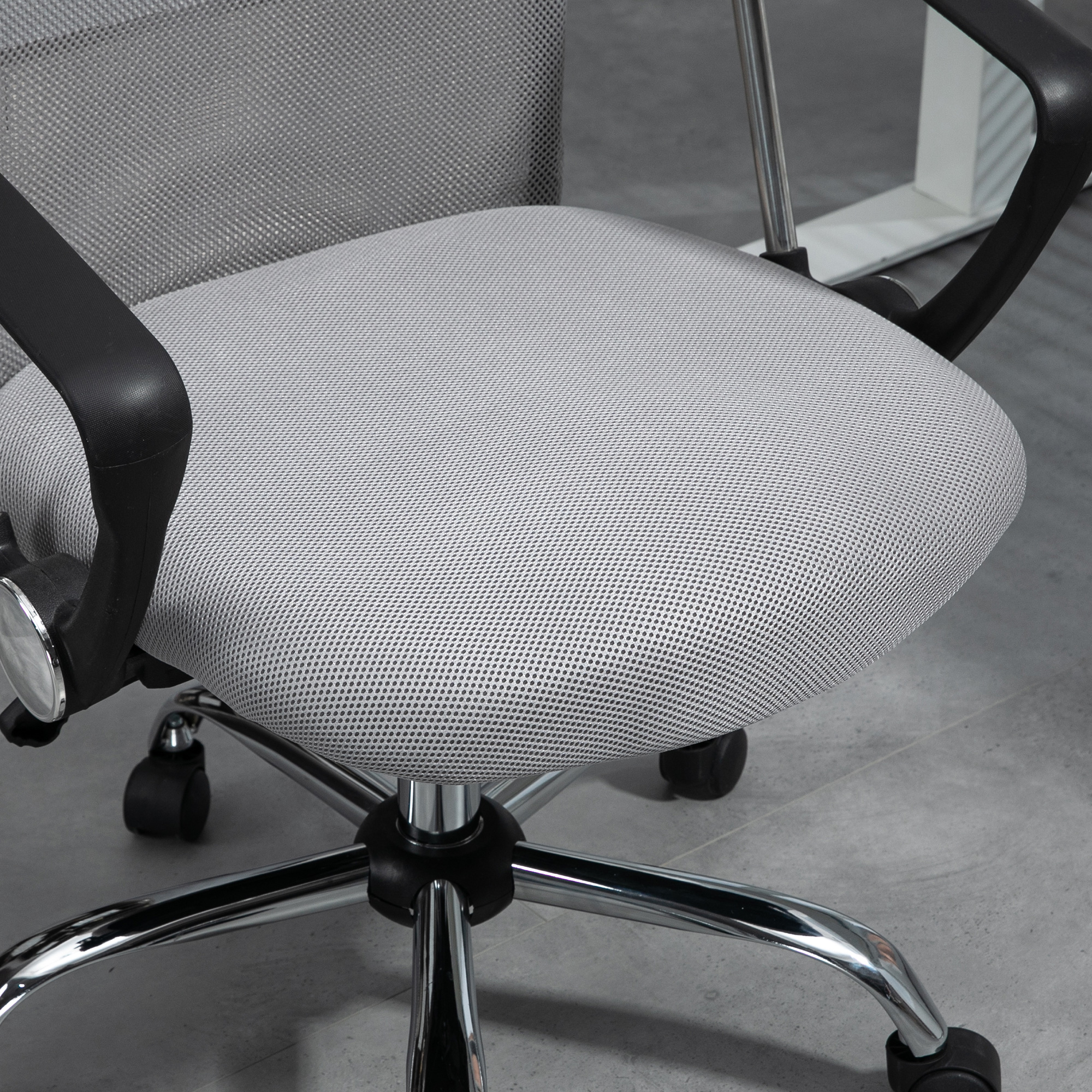 Vinsetto Comfortable Ergonomic Office Chair, Adjustable Mesh Back with Tilt Function, Modern Design, Light Grey