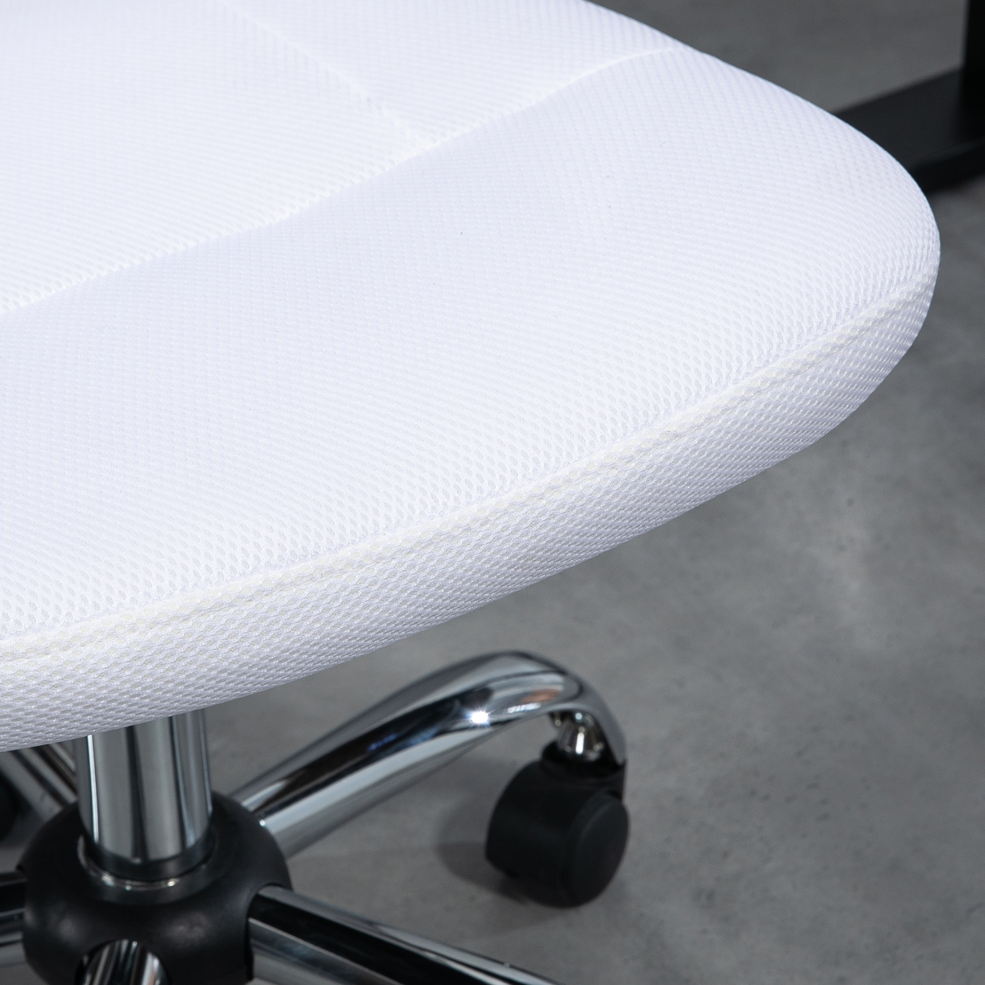 Vinsetto Ergonomic Office Chair, Adjustable Mesh Desk Chair without Arms, Swivel Wheels, for Home Office, White