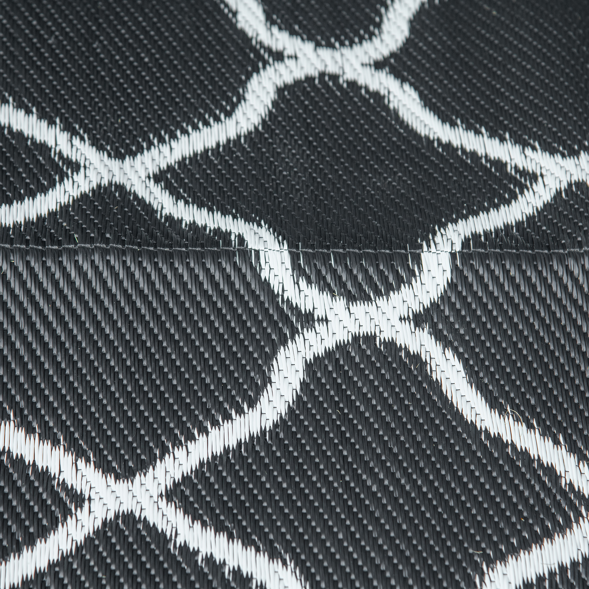 Outsunny Reversible Plastic Straw Outdoor Rug with Carry Bag & Ground Stakes, Ideal for Garden, RV, Picnic, Beach, Camping, 182x274cm, Black/White