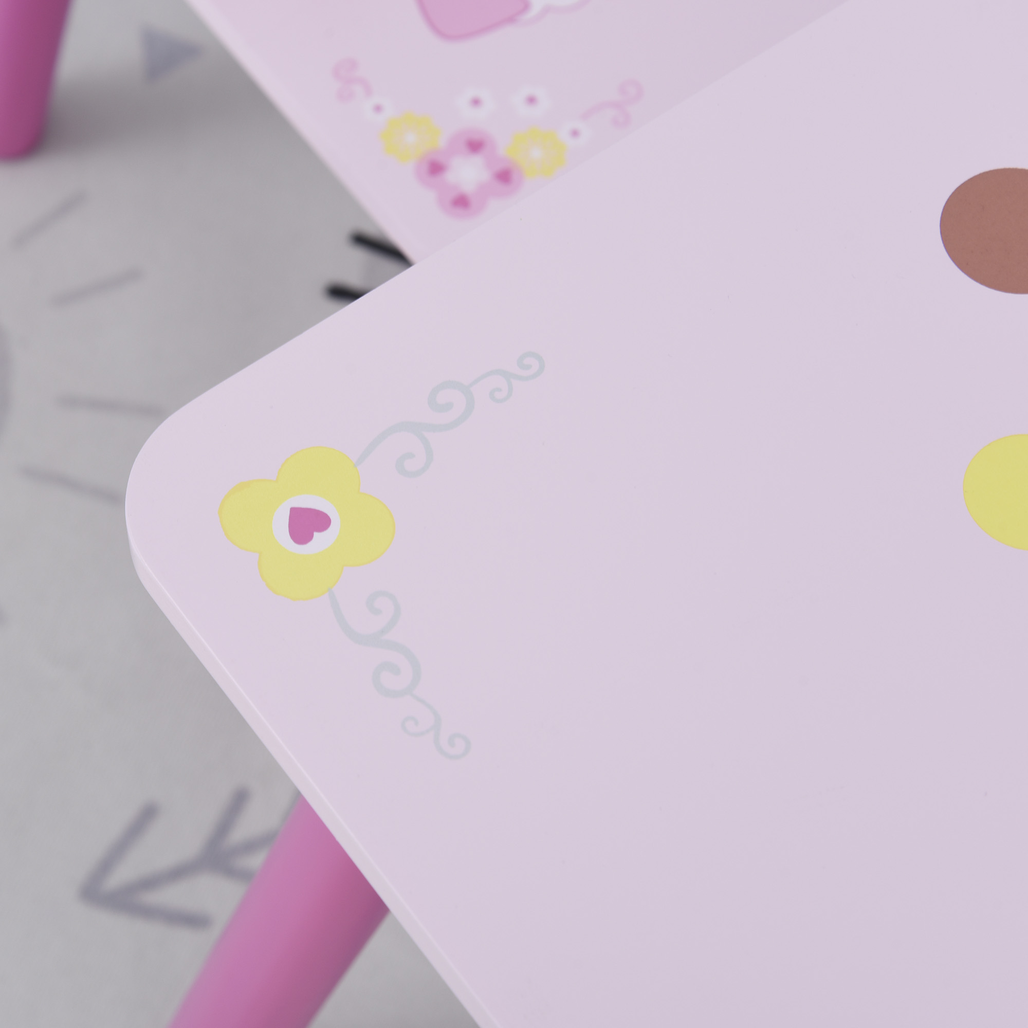 HOMCOM Kids' Wooden Table and Chair Set with Crown Pattern, Easy-Clean Surface, Ideal Gift for Girls Toddlers Aged 3 to 8, Pink