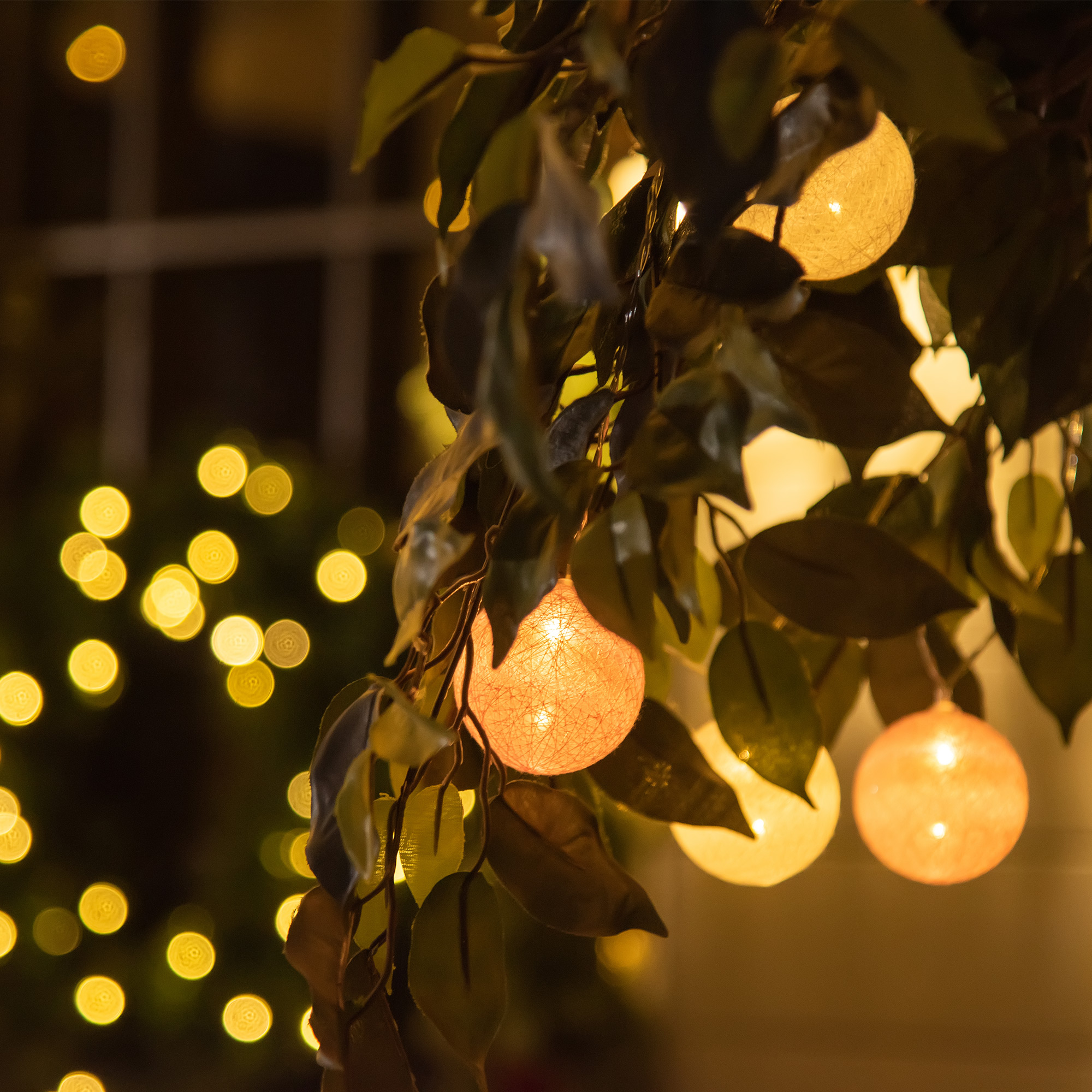Outsunny 4-Pack Garden String Lights, Total 70ft 80 LED Globe Lights, Hanging Festoon Lights for Outdoor/Indoor, Party, Festival Docor