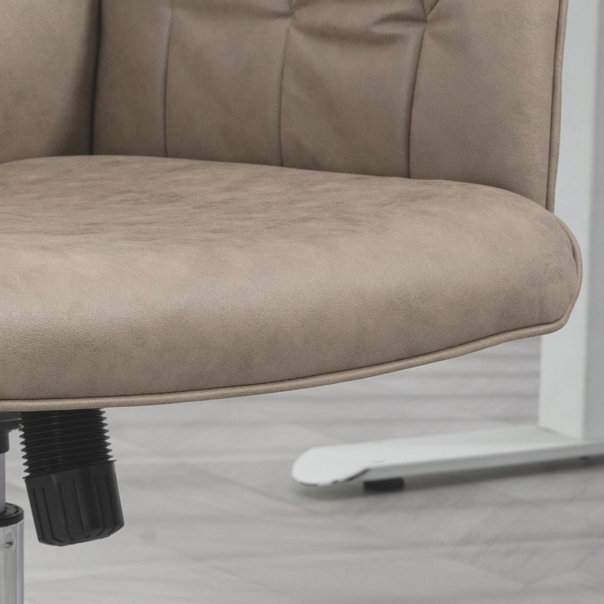 Vinsetto Ergonomic Microfibre Office Chair, Swivel Desk Chair with Adjustable Height & Armrests, Beige