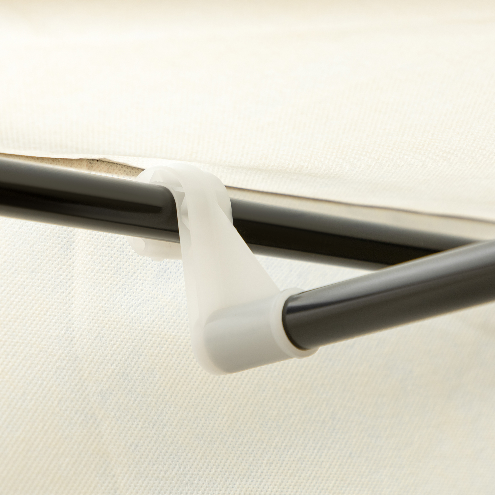 Armario portátil de tela plegable con seis estantes y barra para colar de  color crema HOMCOM
