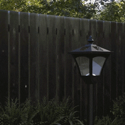 Outsunny Candeeiro Solar de Jardim com Proteção IP44 Luzes LED para Exterior Pátio Varanda 15x15x120 cm Preto