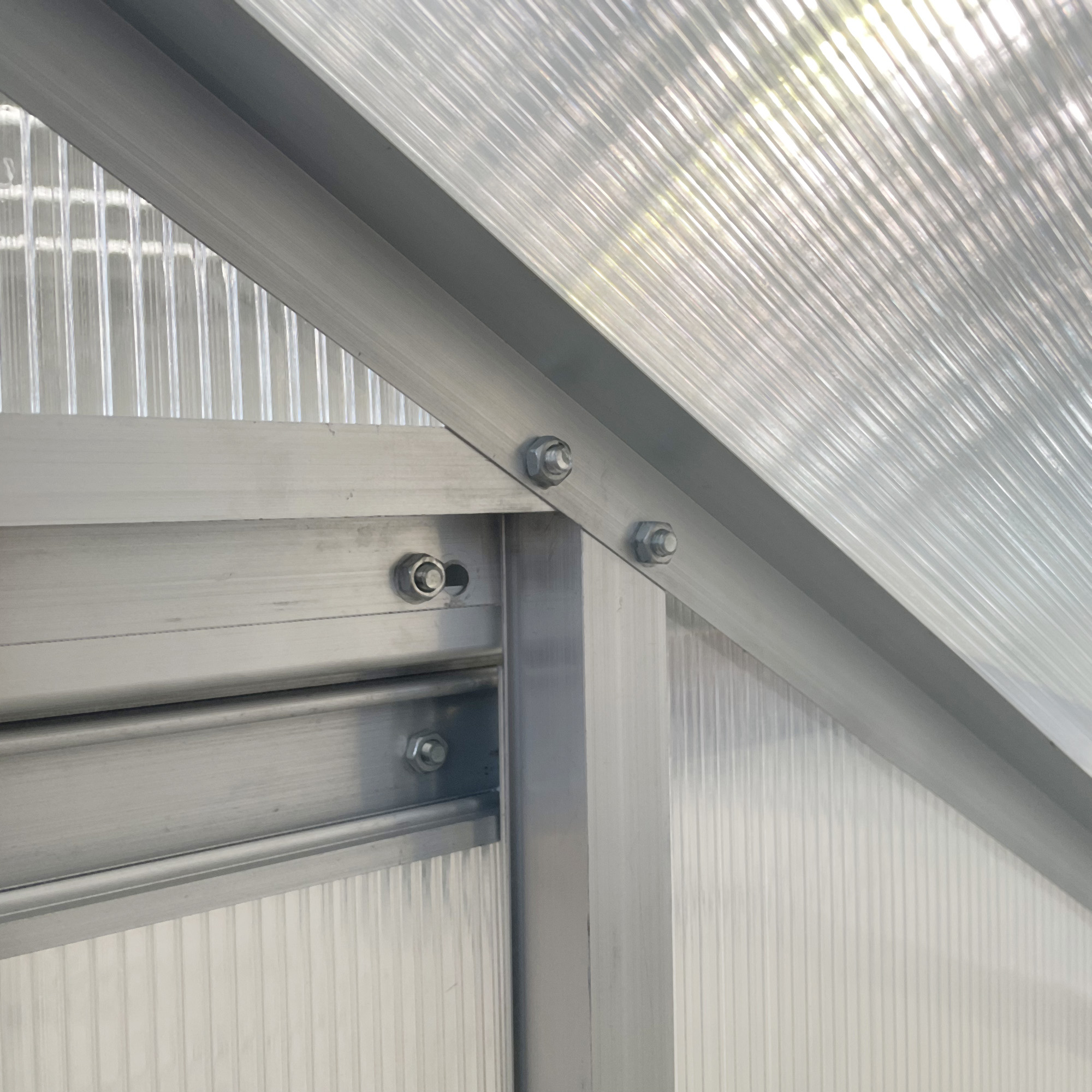Outsunny 6 x 4ft Lean to Wall Polycarbonate Greenhouse Aluminium Walk-in Garden Greenhouse with Adjustable Roof Vent, Rain Gutter and Sliding Door, Clear 8