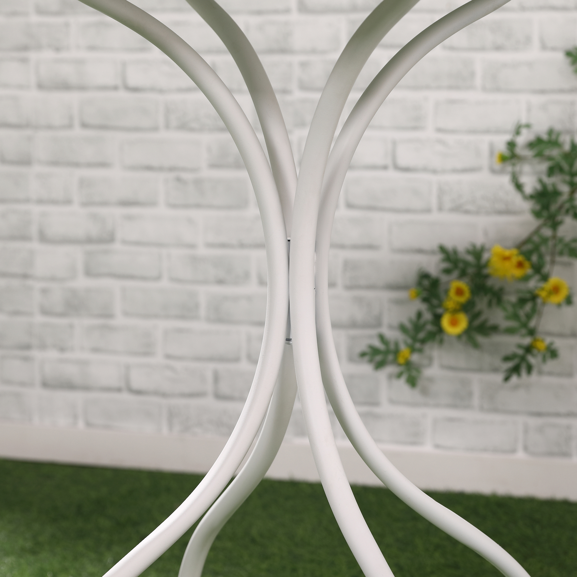 Set Giardino 3 Pezzi Outsunny – 2 Sedie Pieghevoli E Tavolino Rotondo Con Piano A Mosaico, Struttura In Metallo Bianco, Resistente E Elegante