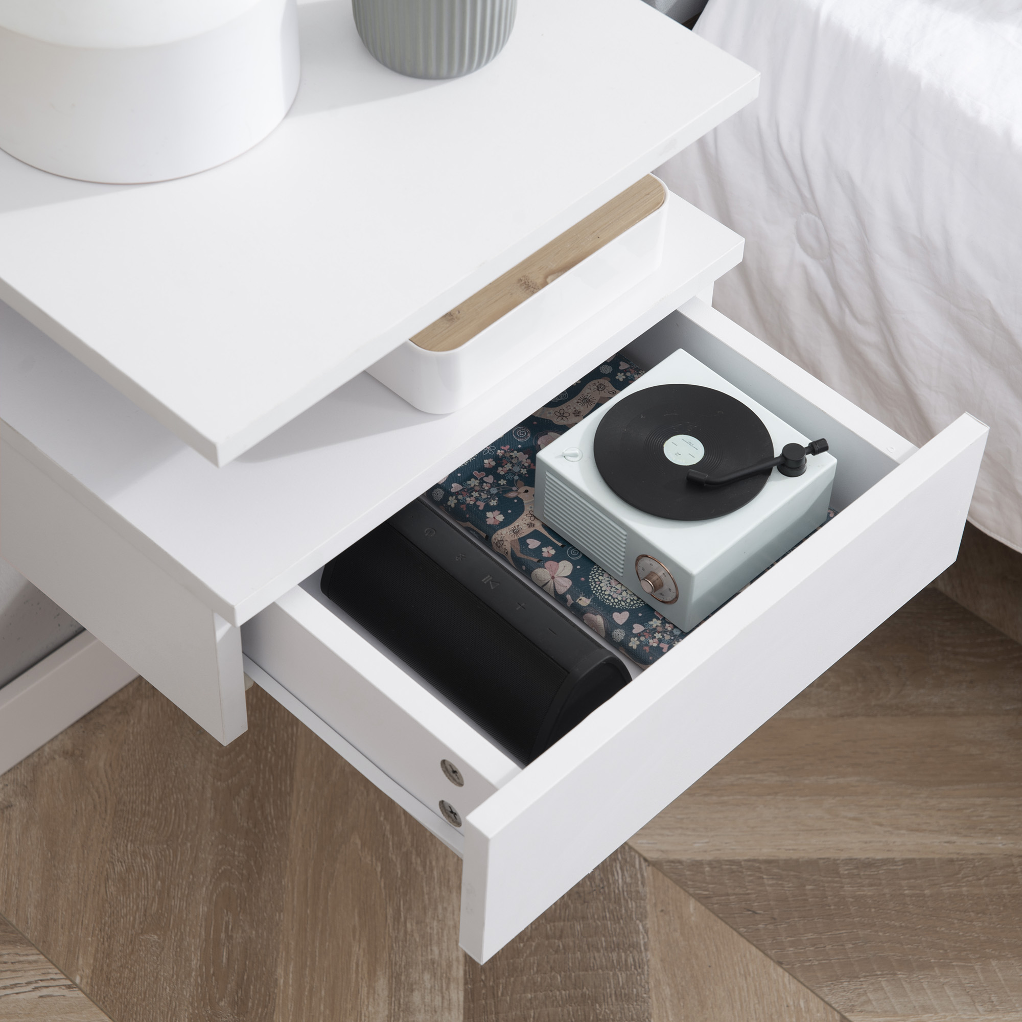 HOMCOM Set of Two Floating Bedside Tables White 8