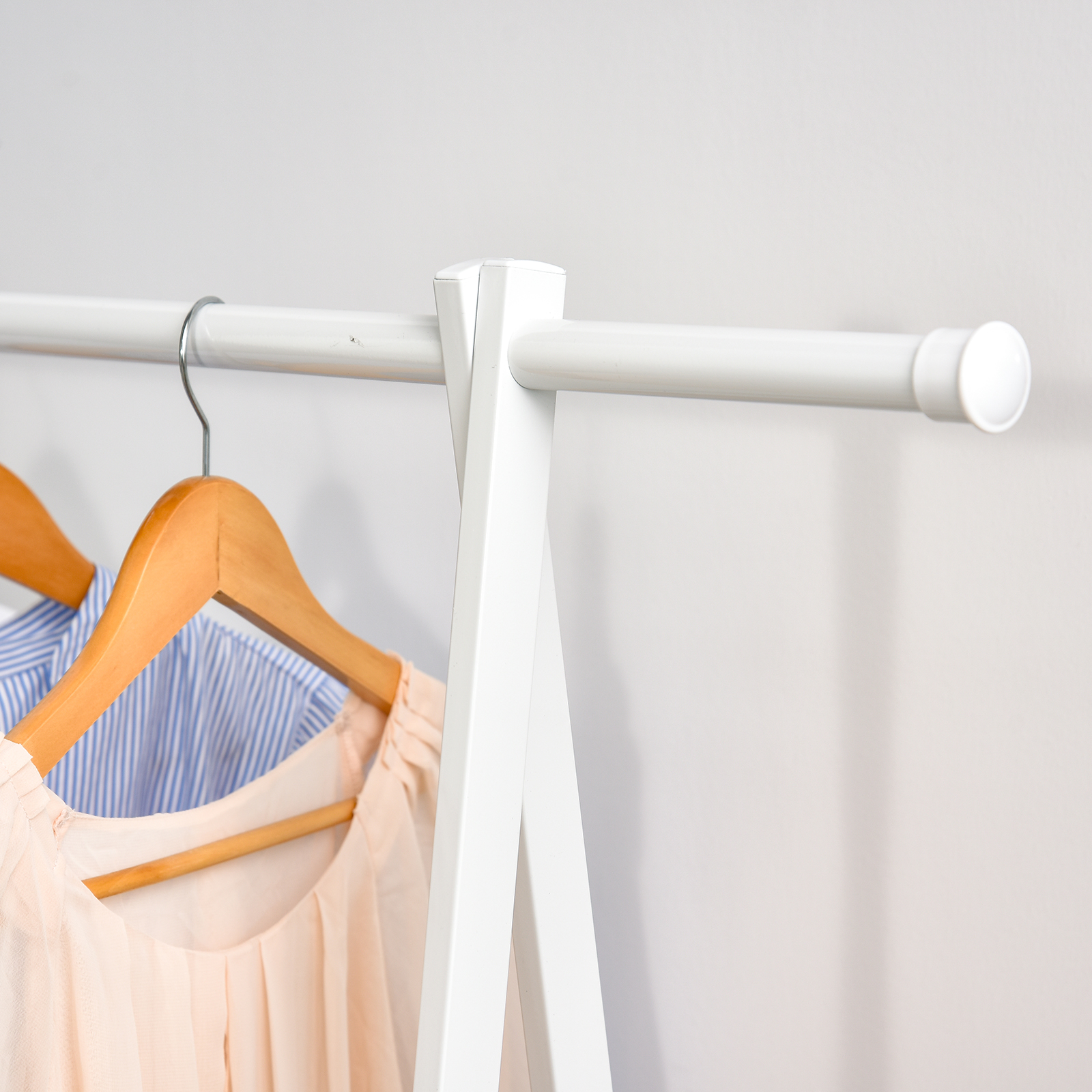HOMCOM Minimalist Foldable Adjustable Clothes Rack Hanger w/ 2 shelves 107.5L x 45W x 150H cm Hallway Entryway Furniture White 9