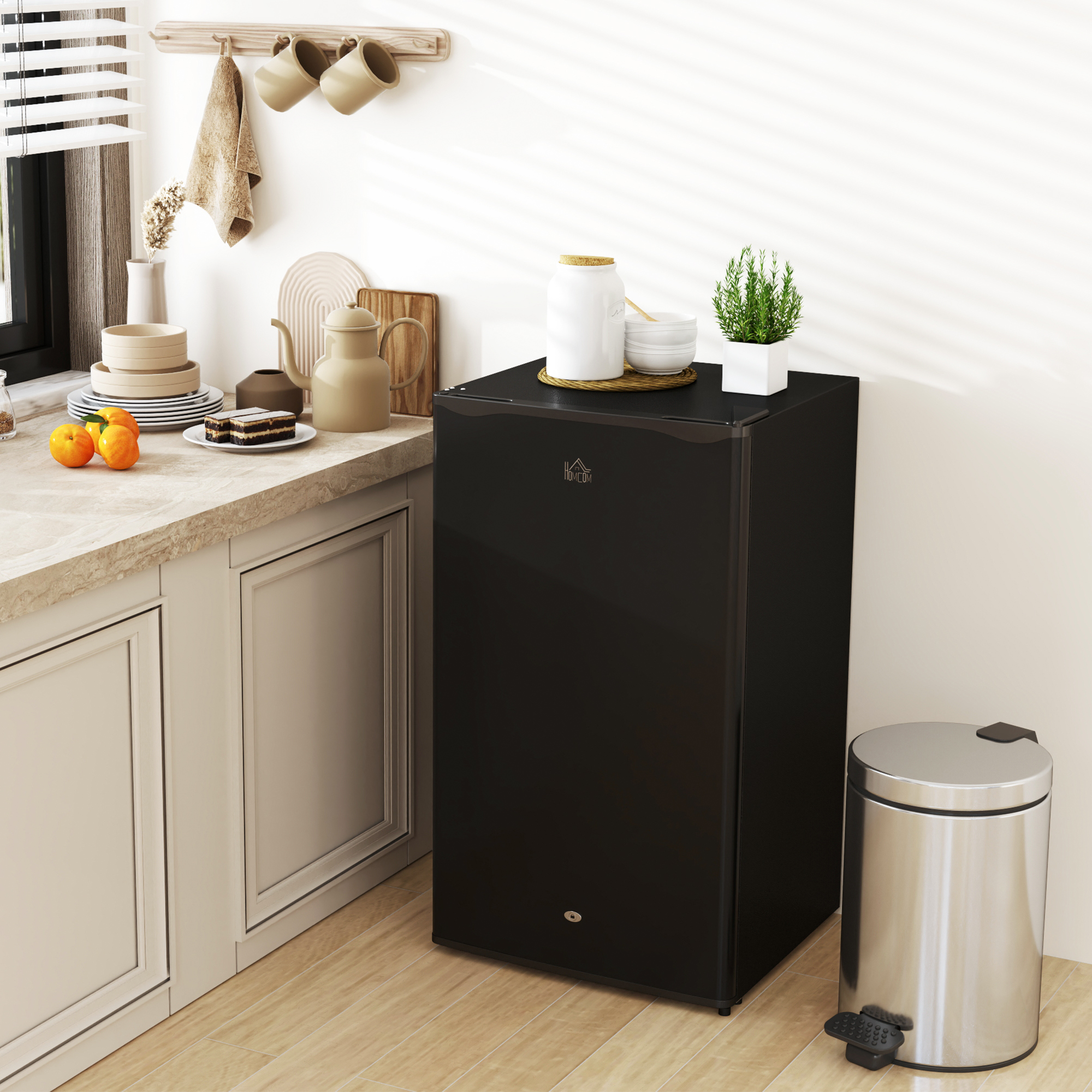 HOMCOM 91L Freestanding Under-Counter Fridge with Lock Black 9