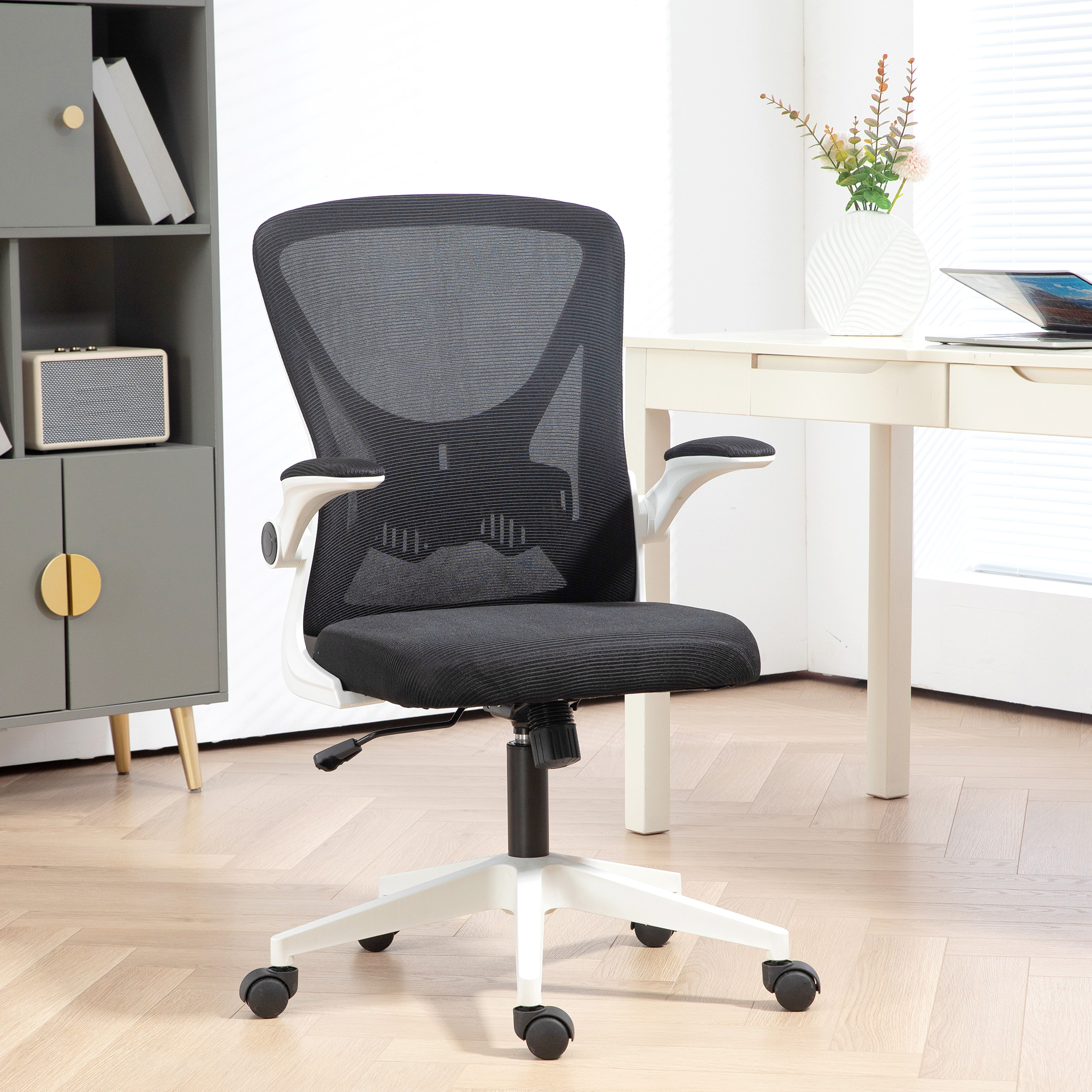 Vinsetto Mesh Back Office Chair, with Flip-Up Arms Black and White 2