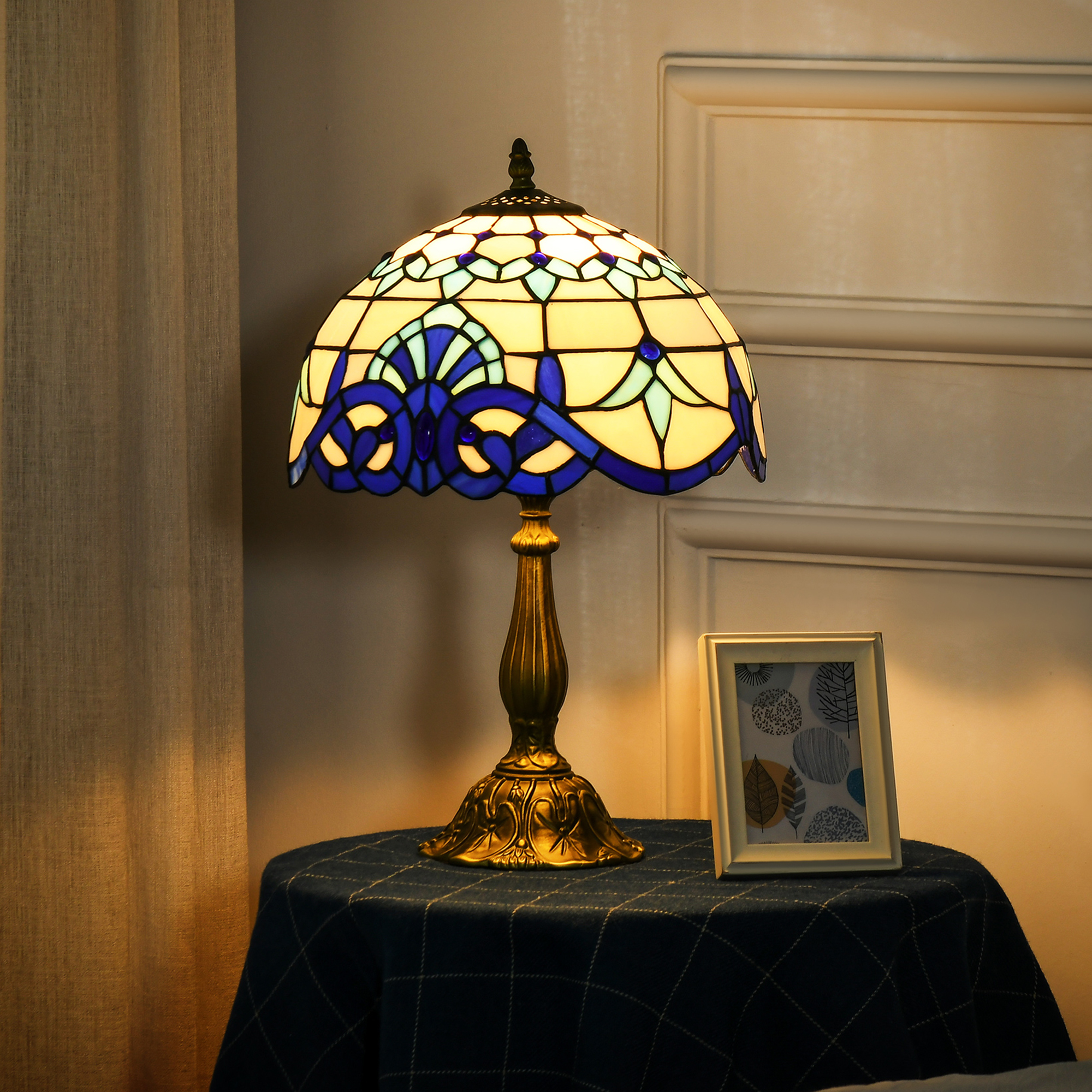 HOMCOM Stained Glass Table Lamp, Handmade Antique Bedside Lamp for Bedroom, Living room, Home, Nightstand, Decorative Night Light, Blue 2