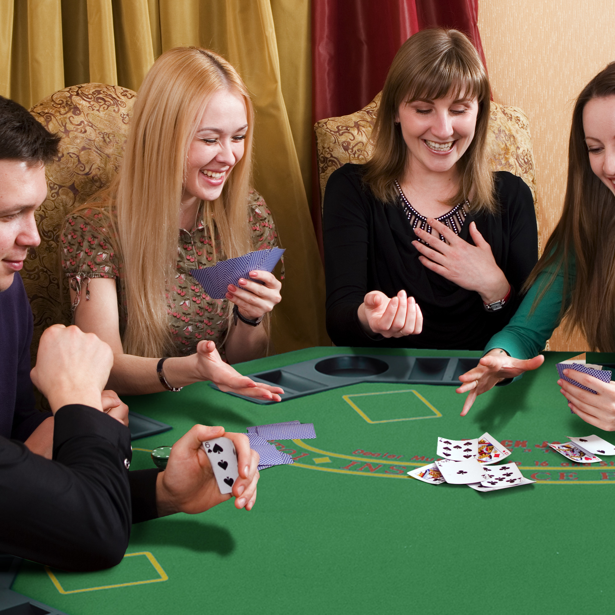 Table de poker Costway pour 8 joueurs avec 8 porte-gobelets et