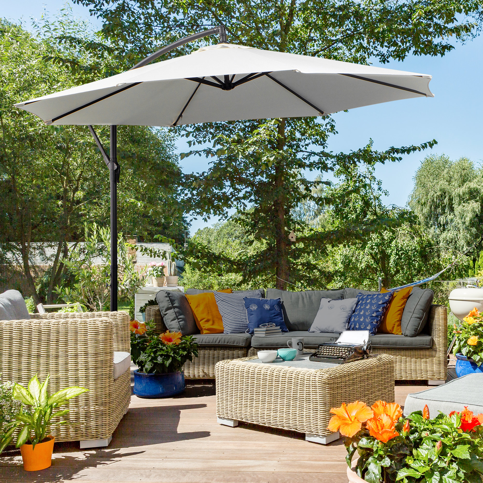Outsunny 3m Banana Umbrella Parasol, Offset Cantilever Parasol Umbrella with Cross Base, Cream White 2