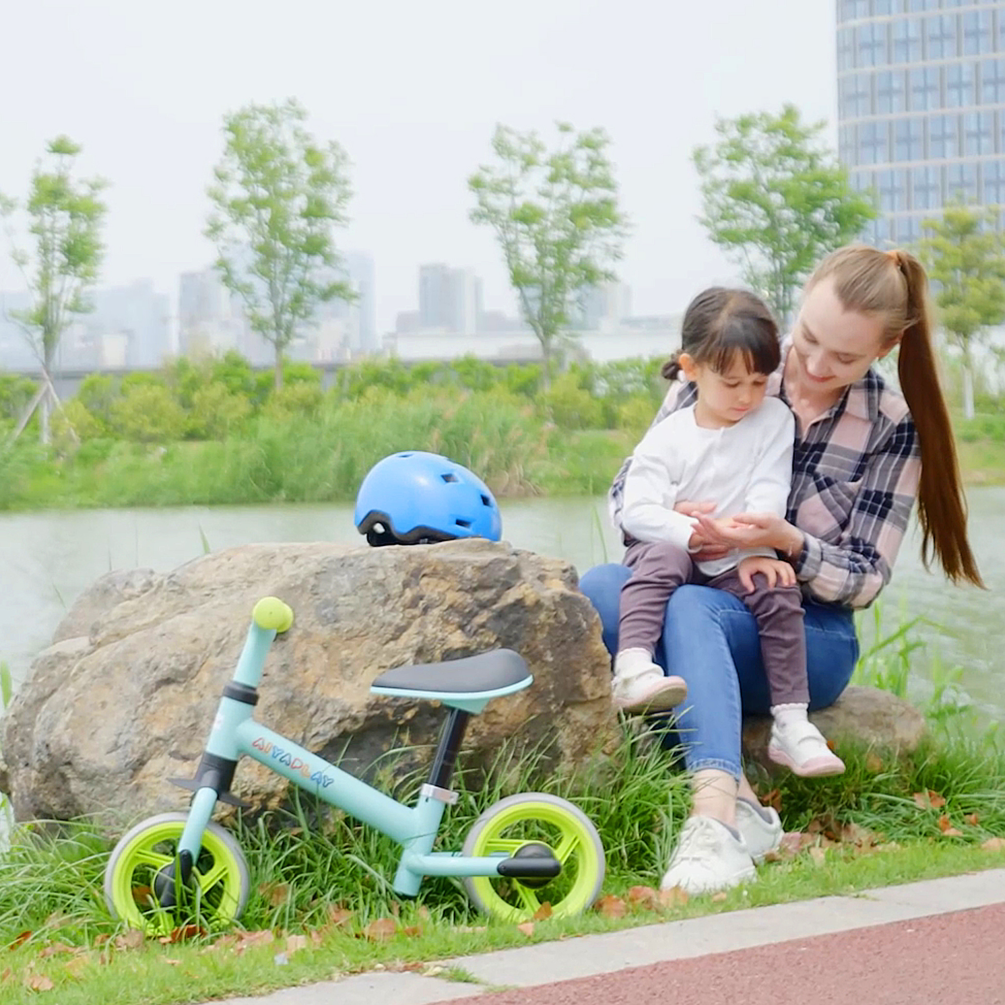 Vélo D'équilibre Sereed UD30 Pour Bébé 12-24 Mois - Vert - Sans Pédales