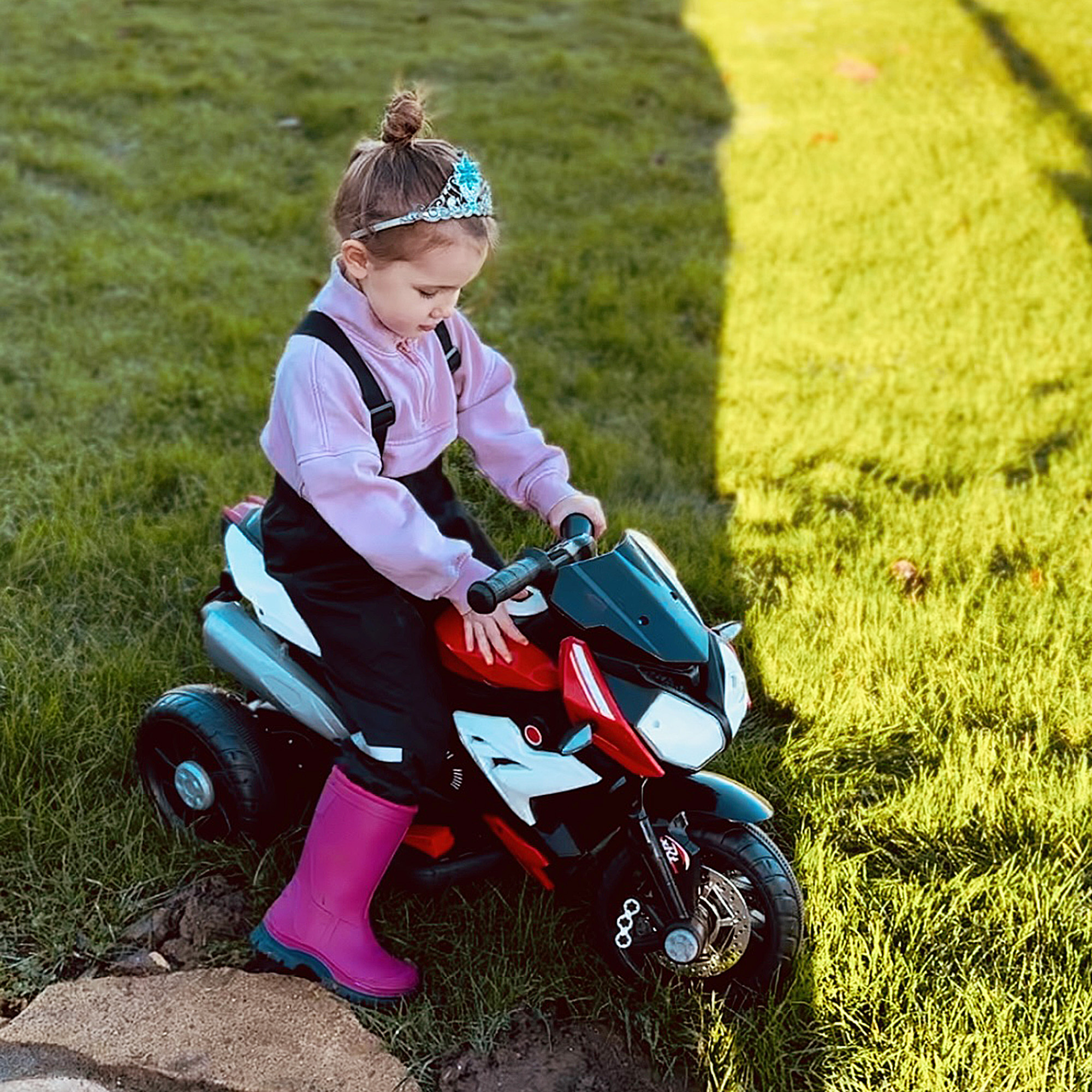 HOMCOM Kids Electric Motorcycle Ride-On Toy, with Three Wheels, Music, Horn, Lights, Red 8