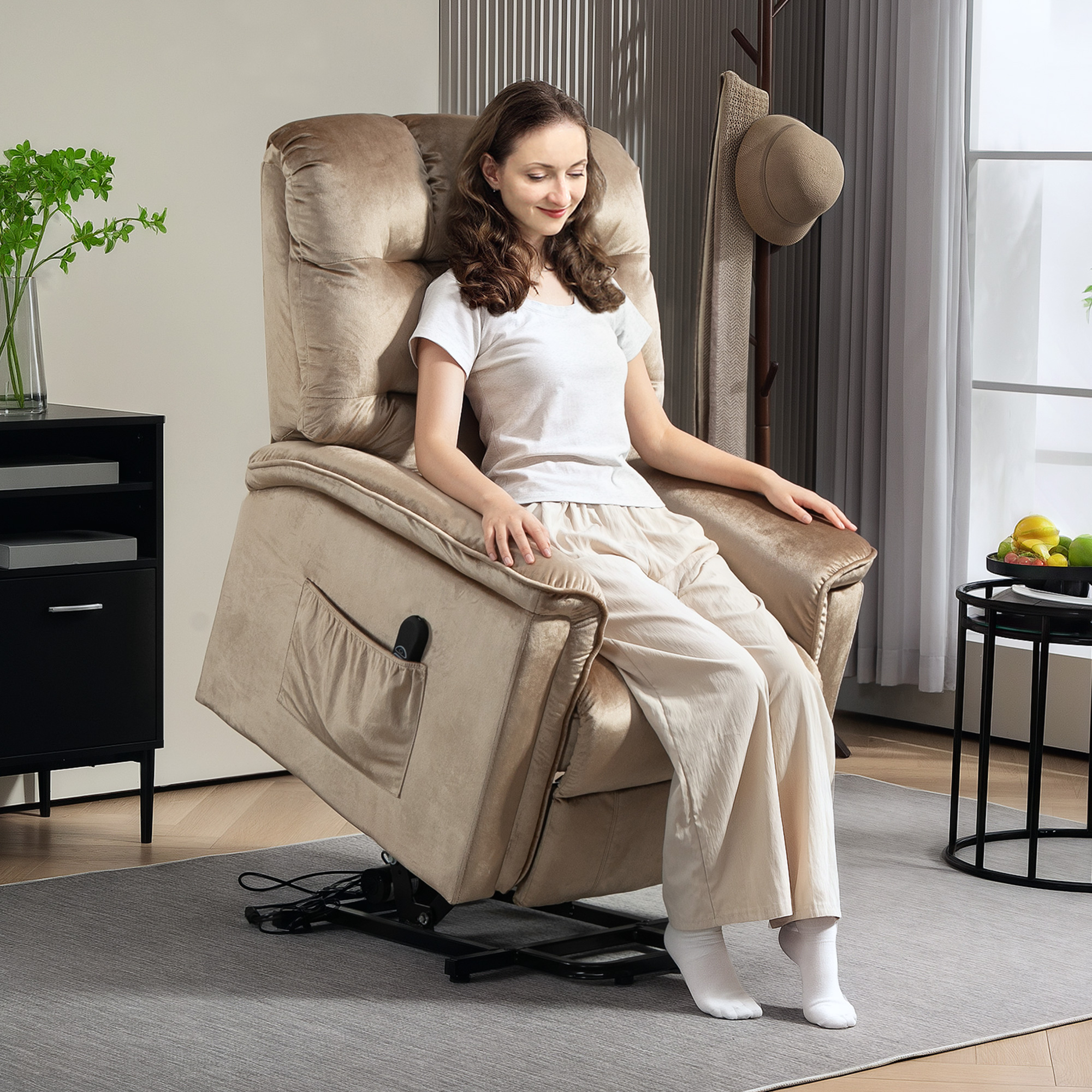 HOMCOM Velvet-Feel Electric Lift Recliner Chair Brown 2