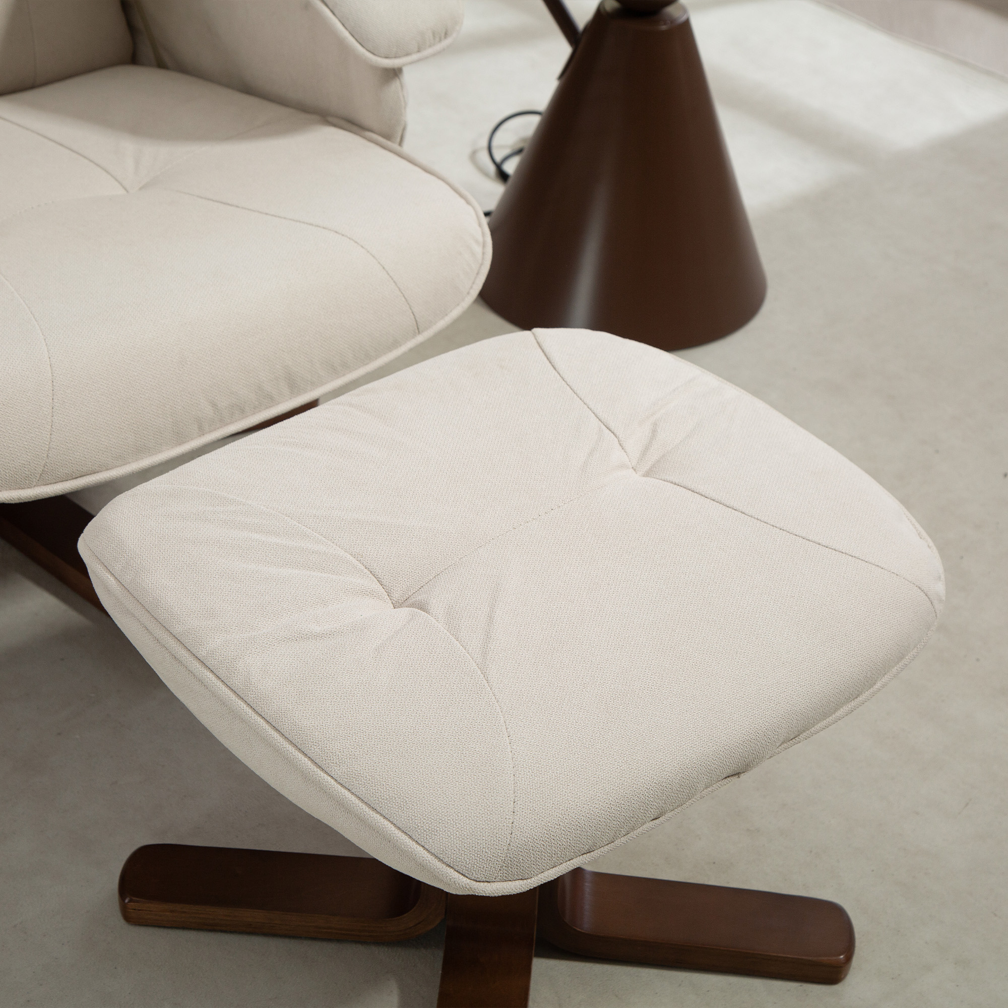 HOMCOM Linen Swivel Recliner Chair with Footstool, Upholstered Reclining Armchair with Wooden Base for Living Room, Beige 7