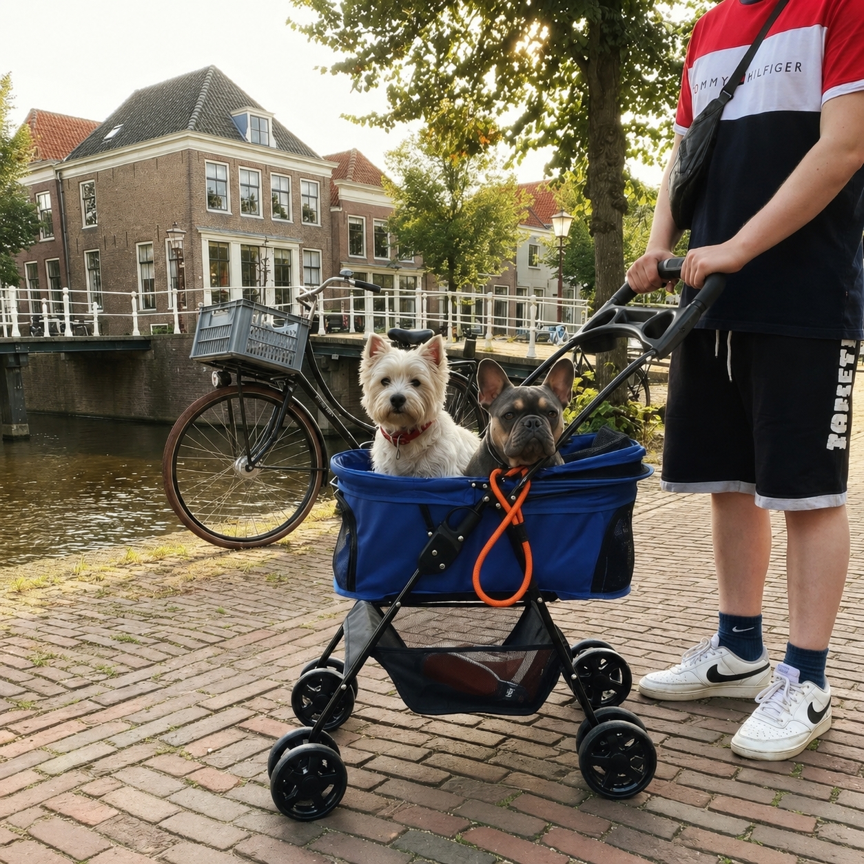 Outsunny Hondenbuggy Blauw Opvouwbare Dierenwandelwagen met 360° Zwenkwielen, 4-Standen Kap 67x45x96cm Stalen Frame voor Kleine Huisdieren | Aosom.nl afbeelding