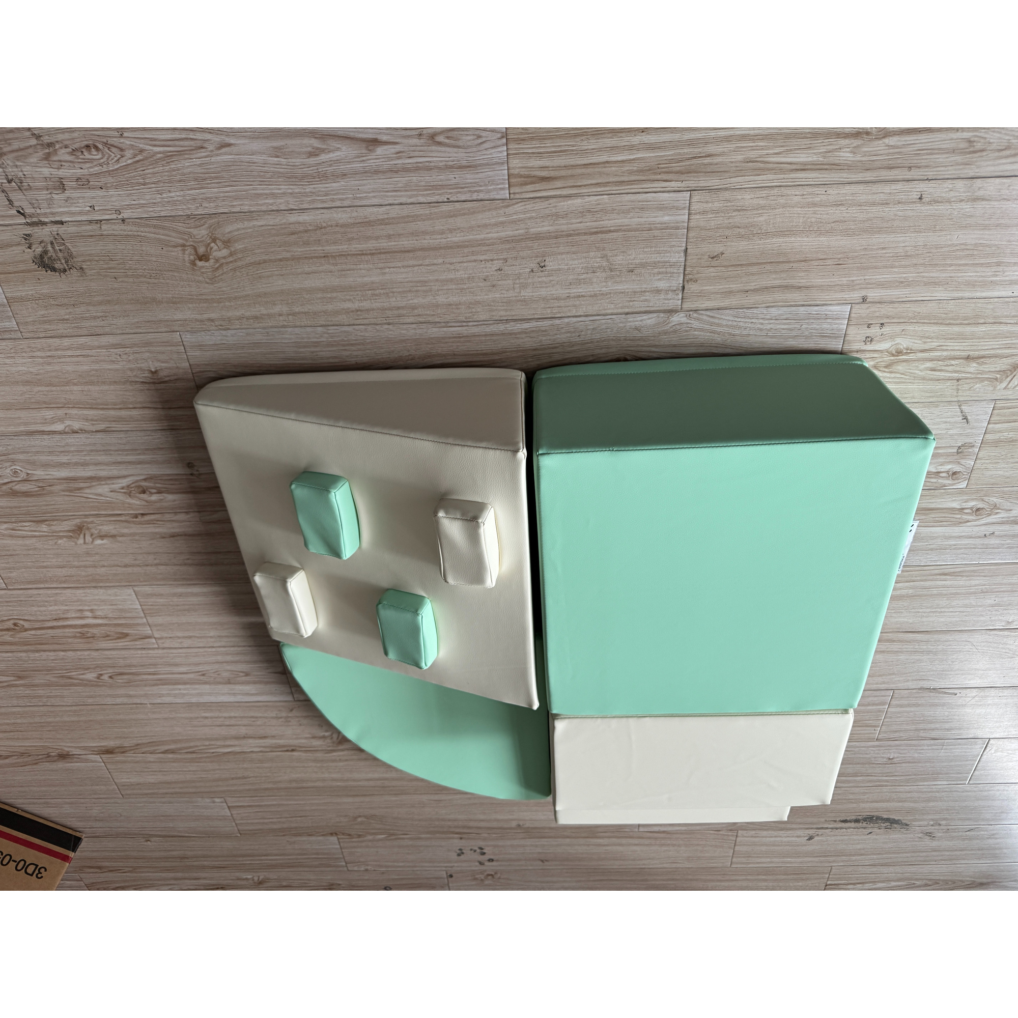AIYAPLAY Set mit 4 weichen Bausteinen für Kinder 1-3 Jahre, Spielset mit modularen weichen Blöcken aus PU-Leder und EPE, Kletterspielzeug für Kinderzimmer, Zuhause und Kindergarten, Hellgrün und Beige Aosom