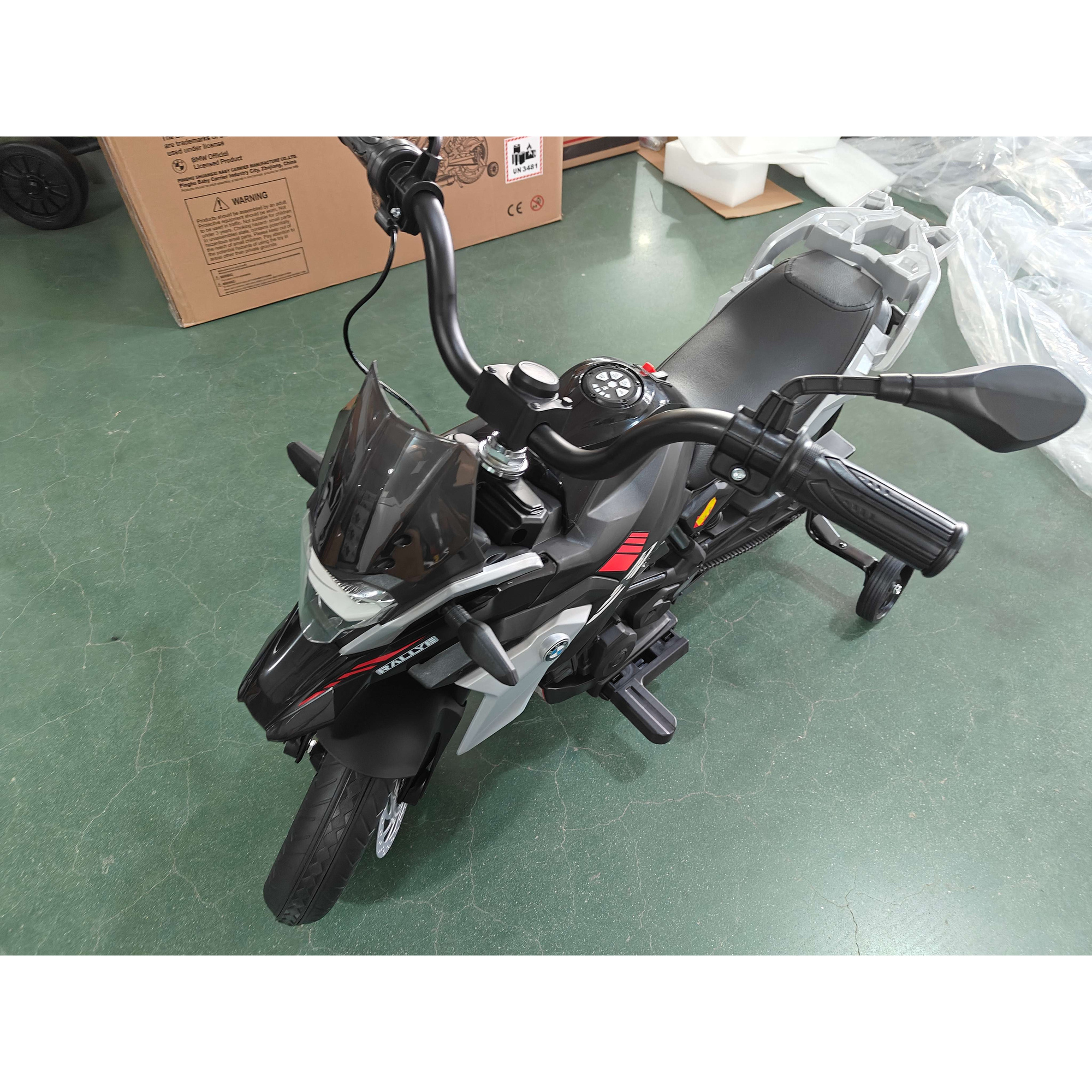 AIYAPLAY Motocicletă electrică pentru copii cu licență BMW G310 GS 12V, 2 roți auxiliare, pornire blândă, 3-6 km/h, 3-8 ani, Negru | Aosom Romania