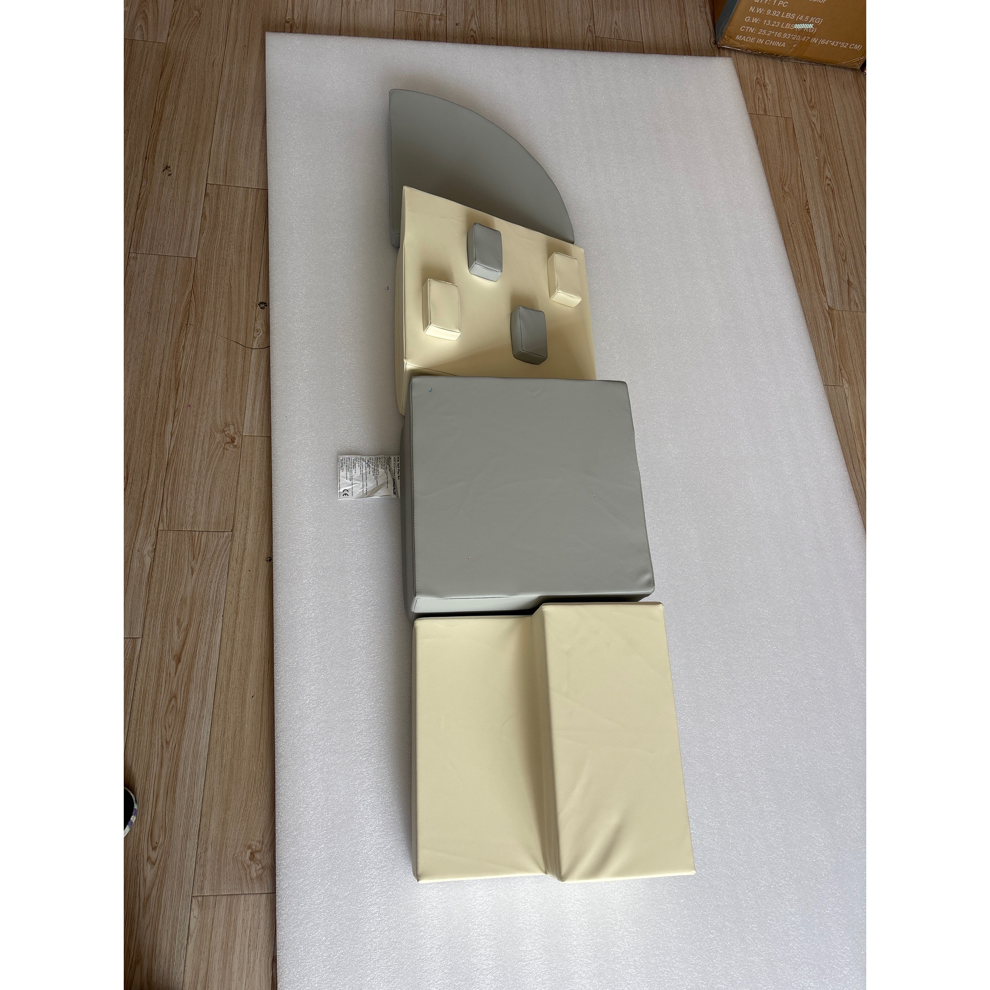 AIYAPLAY Set de 4 blocuri din spumă pentru psihomotricitate, tapițate cu PU, pentru cățărat și târât, 1-3 ani, Gri Deschis și Bej | Aosom Romania