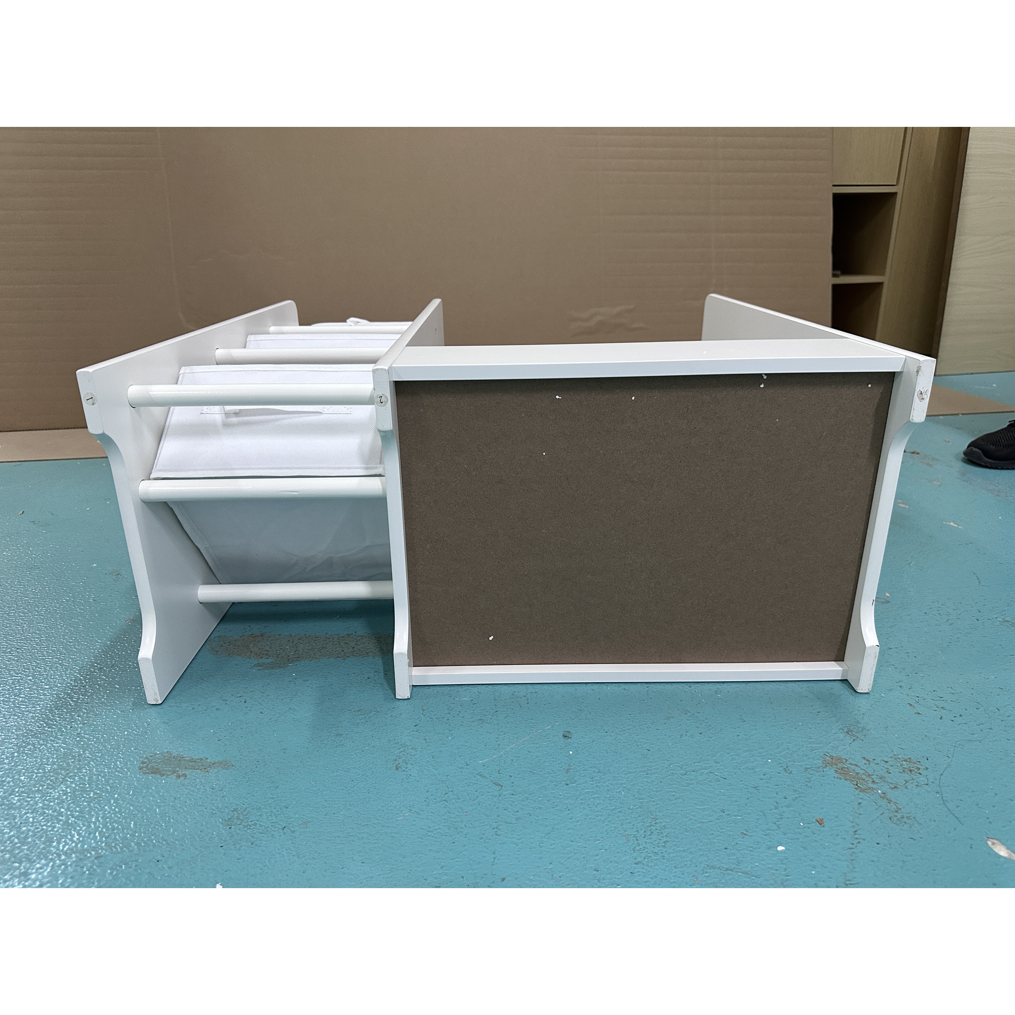 AIYAPLAY Mobilier de depozitare pentru copii pe 3 niveluri cu 3 suporturi pentru cărți, 3 coșuri din material și compartiment, 64,5 x 30 x 66 cm, Alb | Aosom Romania