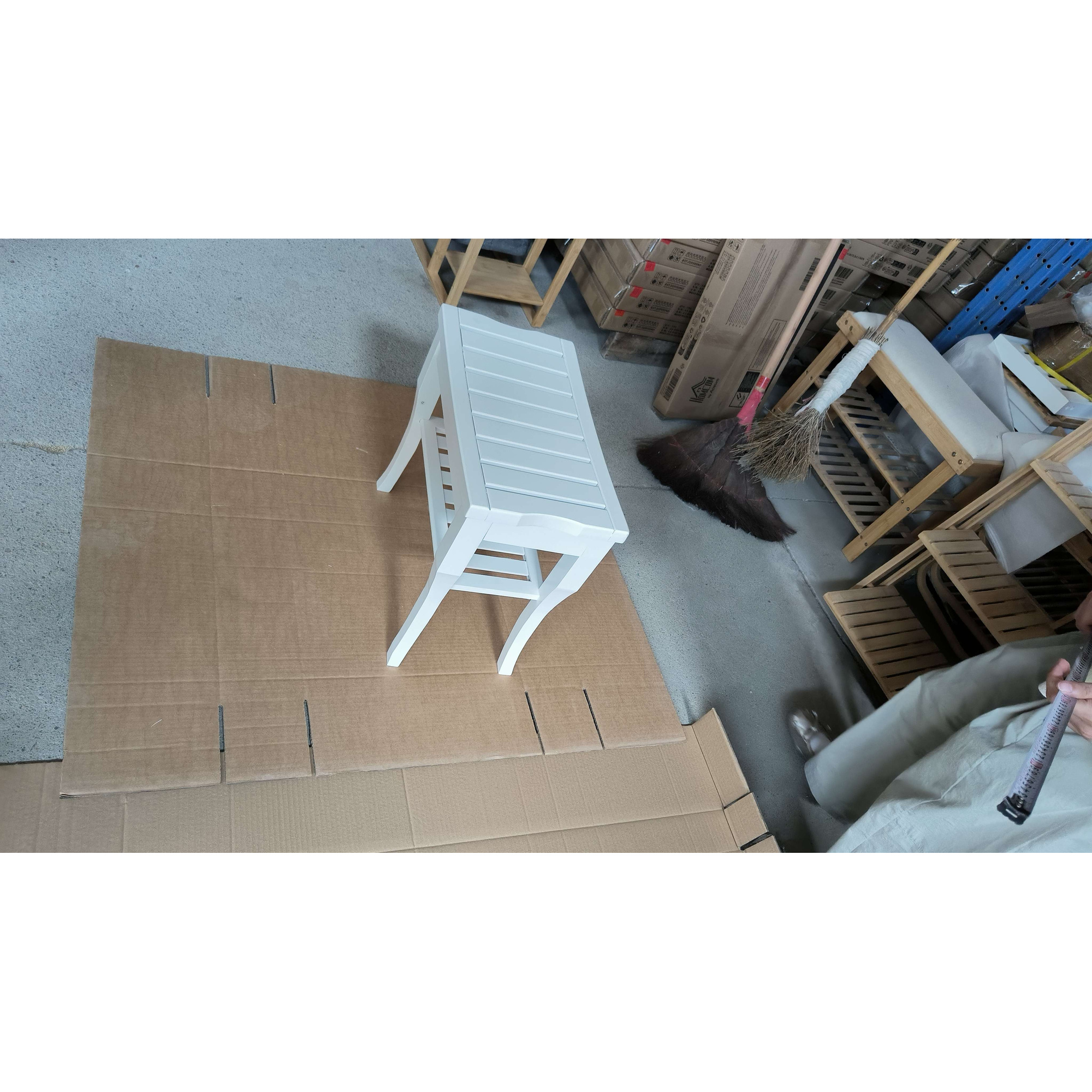 HOMCOM Tabouret de bain en bambou avec étagère - Banc de bain étanche et robuste pour salon, SPA 47,5x26x44,5 cm Blanc