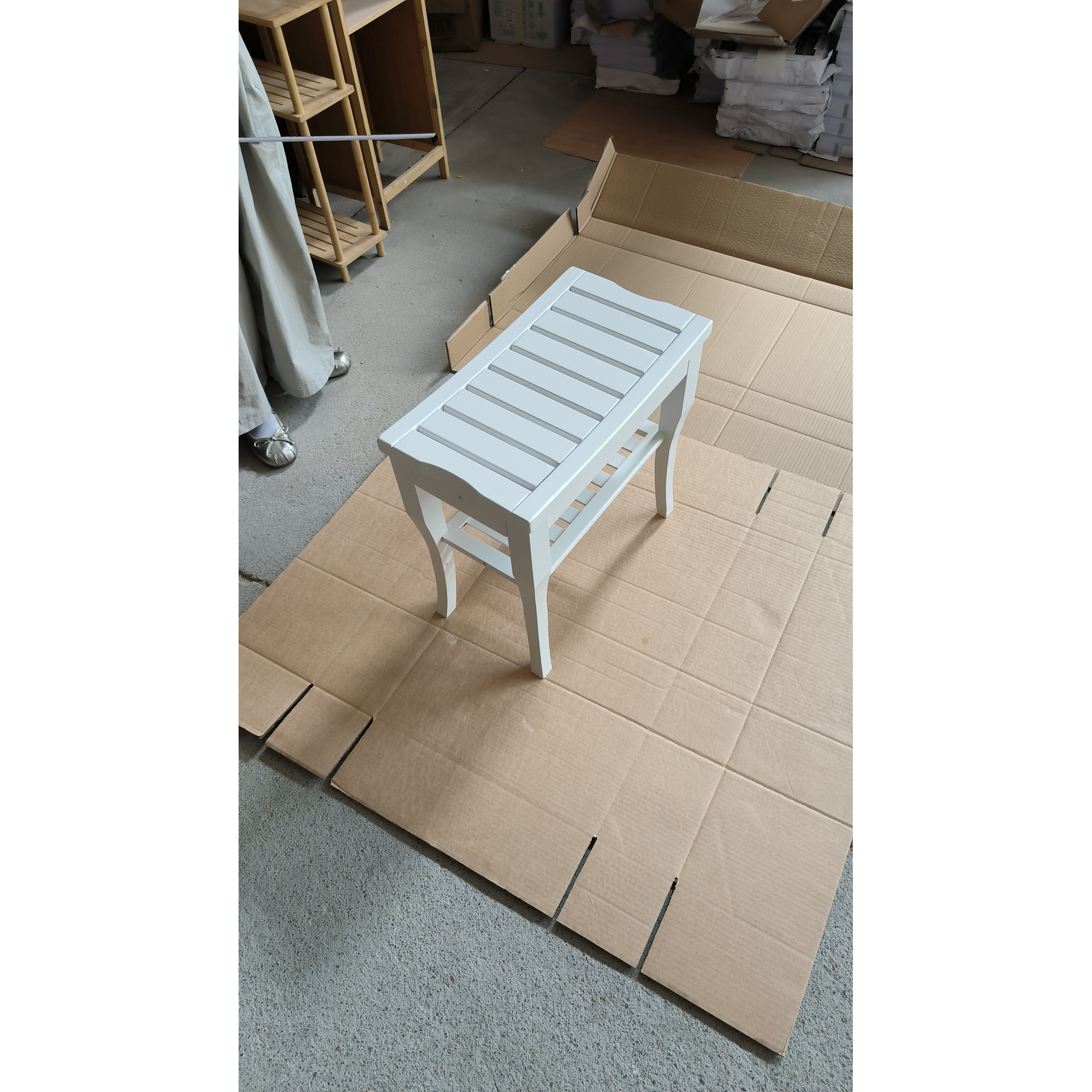 HOMCOM Badehocker aus Bambus mit Ablage, rutschfest, wasserdicht und robust, Duschhocker für Zuhause Wohnzimmer Schlafzimmer SPA 47,5x26x44,5 cm Weiß Aosom