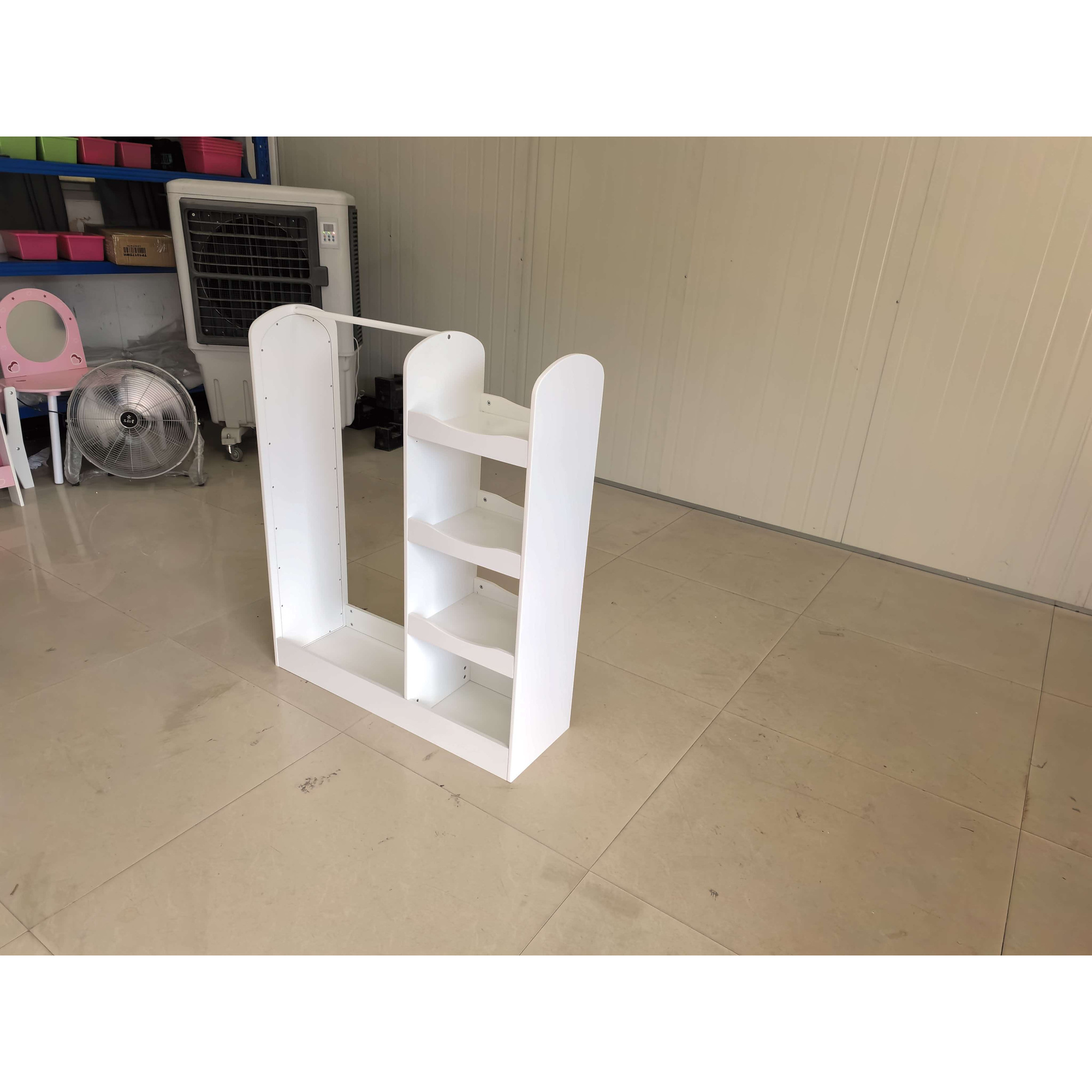 AIYAPLAY Suport pentru haine copii cu oglindă, 5 rafturi, bară freestanding 90 x 30 x 108 cm Alb | Aosom Romania