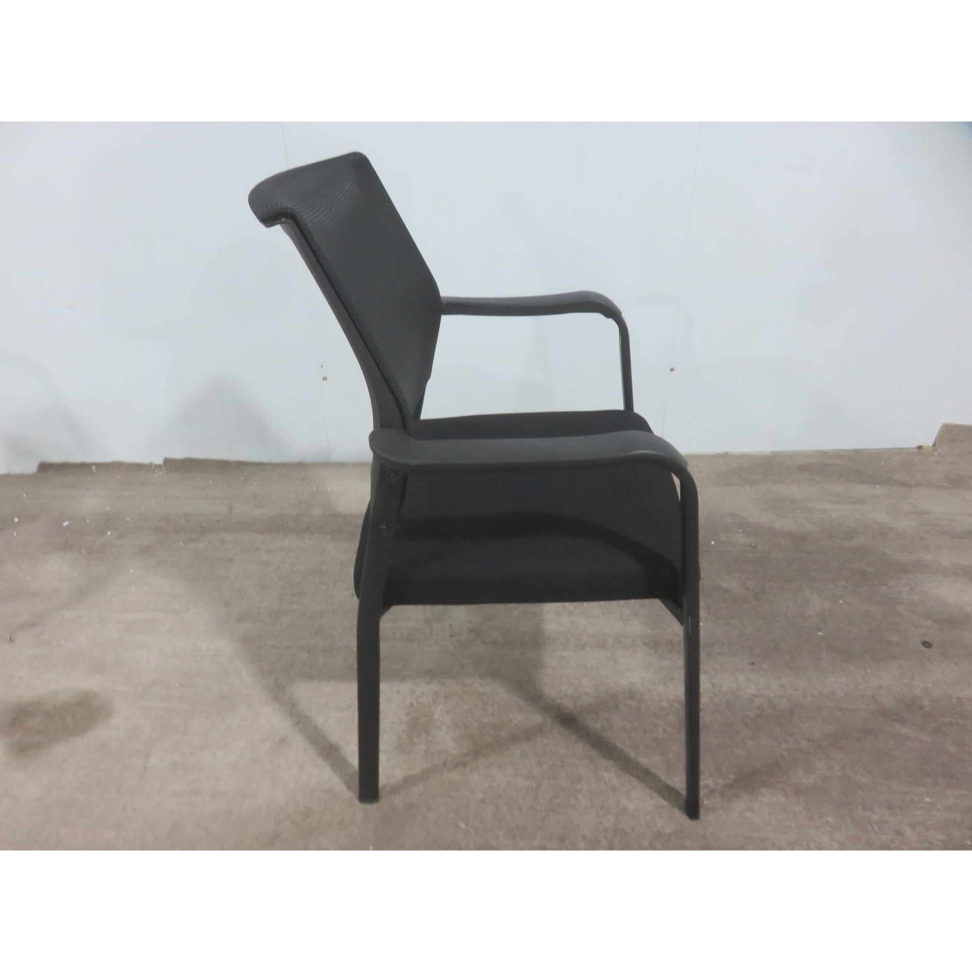 HOMCOM Scaun de Conferință din Plasă, Scaun Vizitator fără Roți Ergonomic cu Cotiere, 60 x 62 x 89 cm, Negru | Aosom Romania