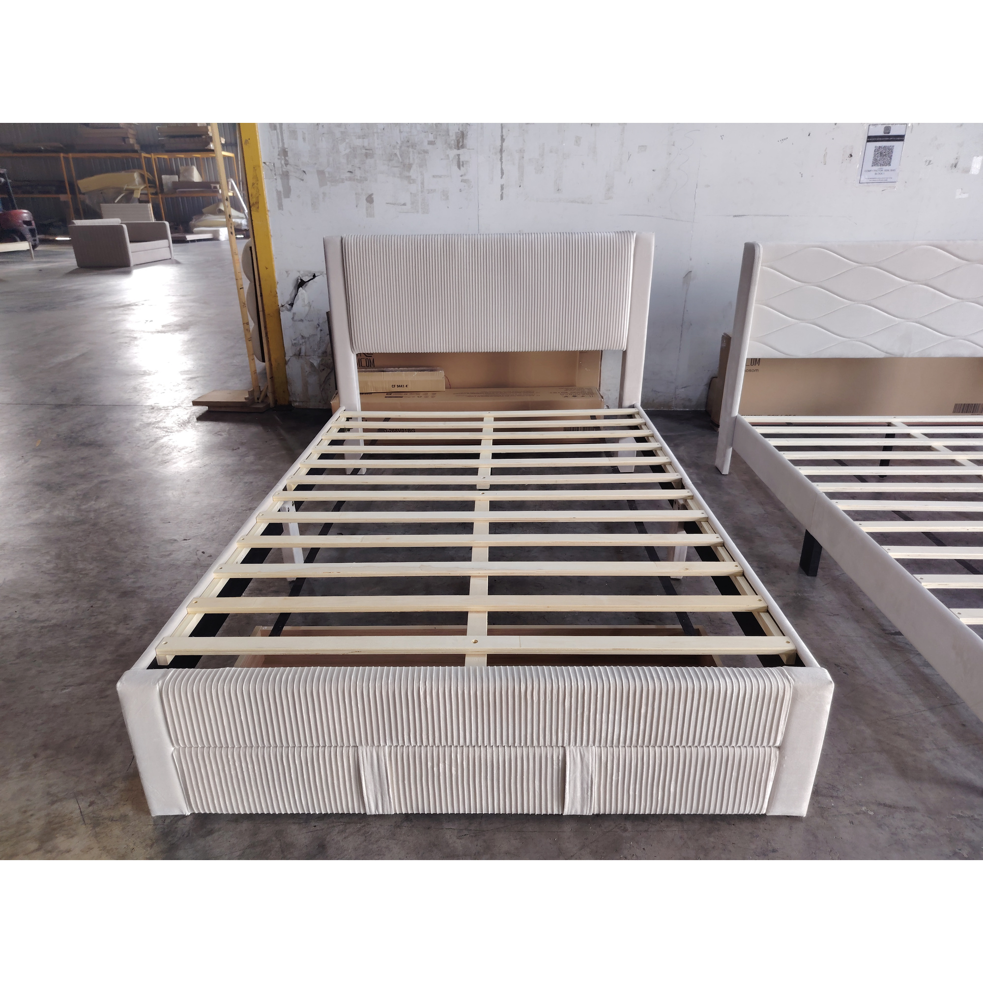 HOMCOM Pat Tapițat 140x200 cm cu Tăblie Căptușită și Sertar Depozitare Lamele de Lemn Asamblare Ușoară Bej | Aosom Romania