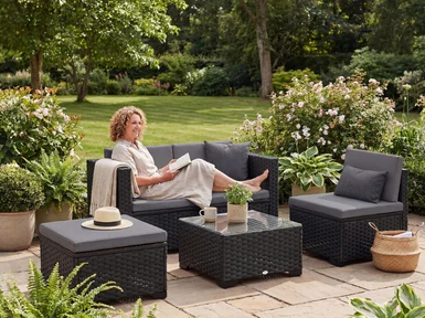 Das perfekte Rattan-Sofa finden: Ihr ultimativer Kaufratgeber