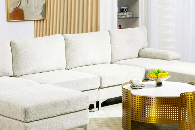 Pozitia corecta la calculator: 5 recomandari pentru a avea o postura perfecta la birou