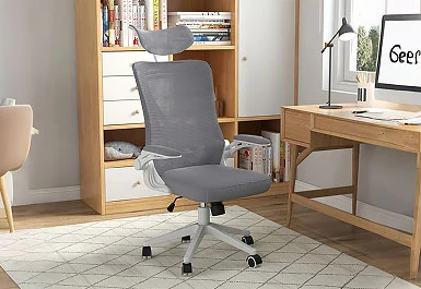 Pozitia corecta la calculator: 5 recomandari pentru a avea o postura perfecta la birou