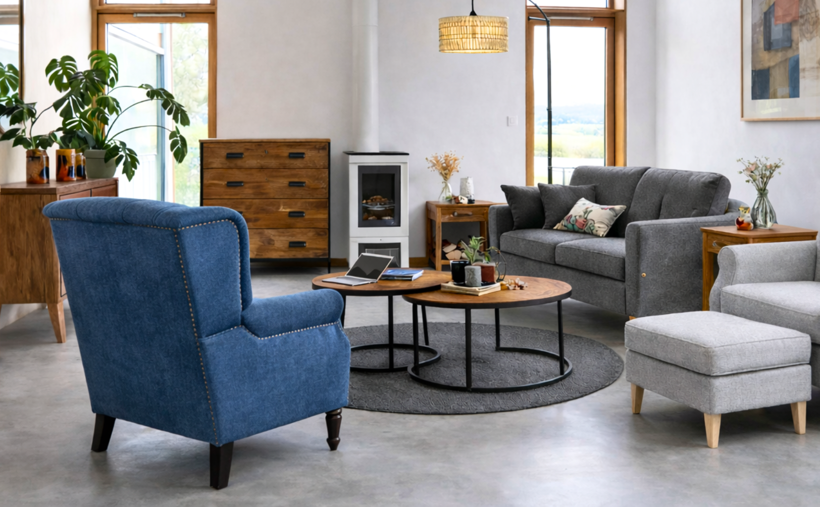 A CALM LIVING ROOM, THOUGHTFULLY PUT TOGETHER