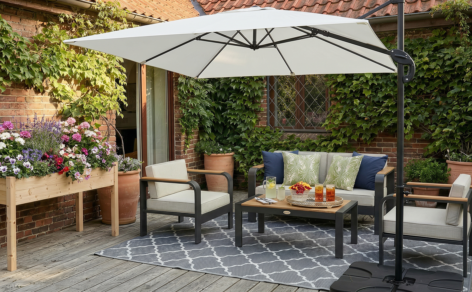 RELAX IN YOUR OUTDOOR HAVEN