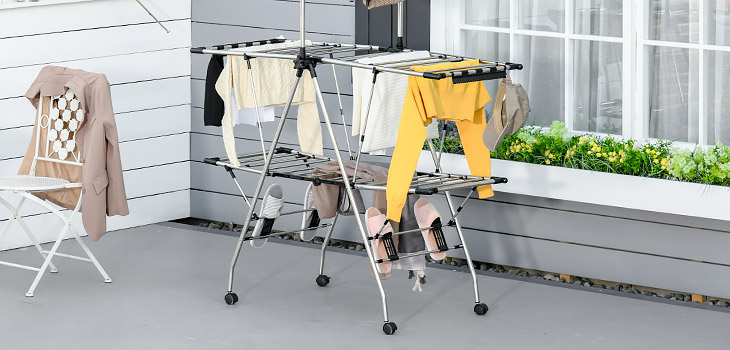CLOTHES HORSE