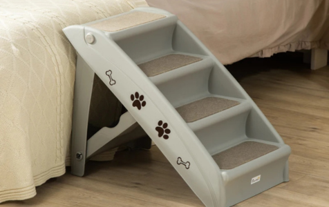 FOLDING FOUR-STEP STAIRS