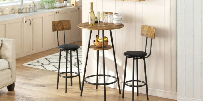 Casual drinks, comfortable conversations