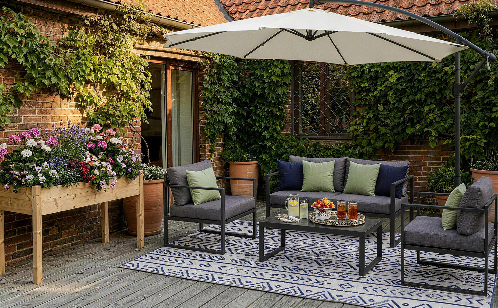 RELAX IN YOUR OUTDOOR HAVEN
